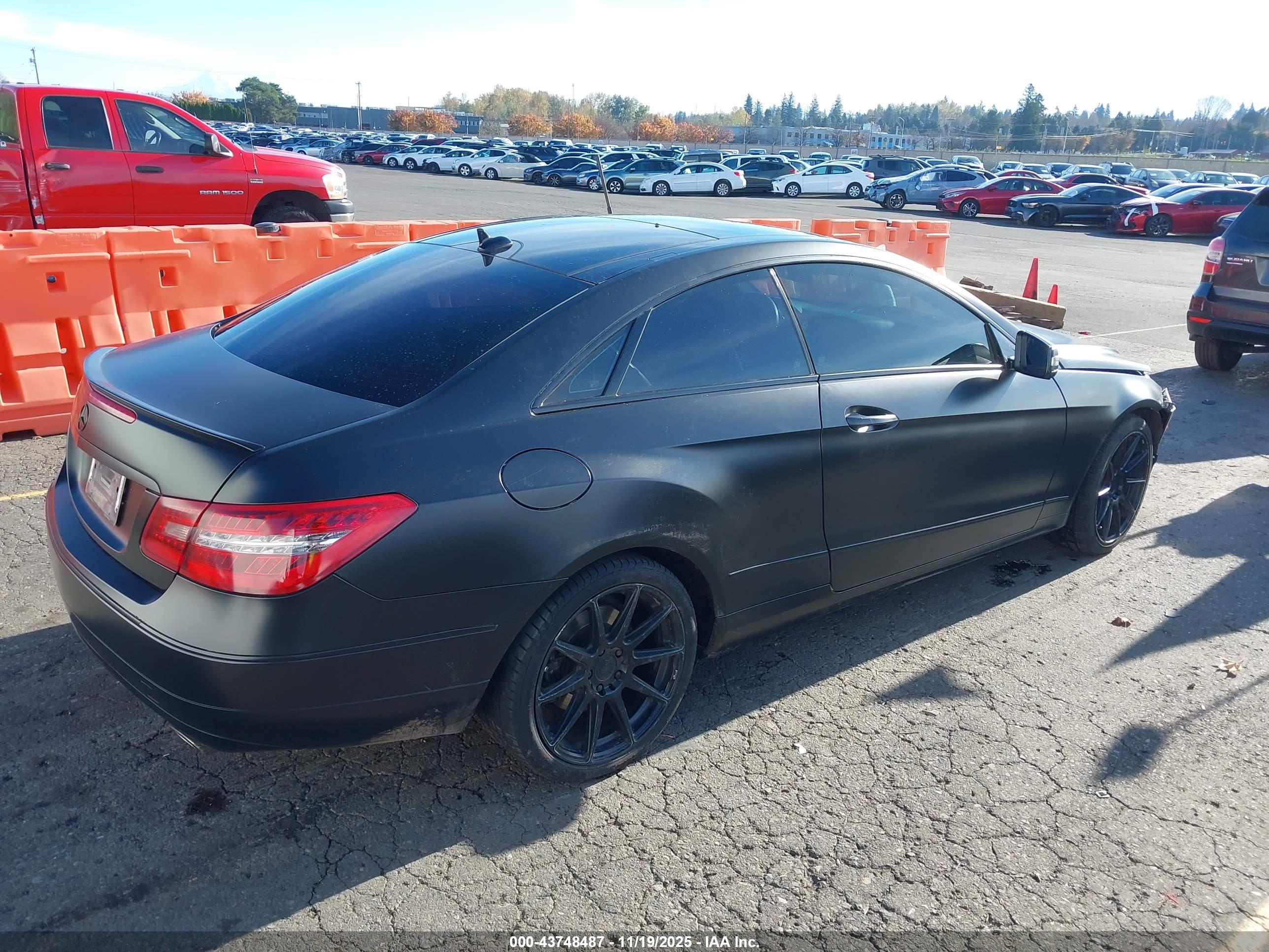 MERCEDES-BENZ E image 4