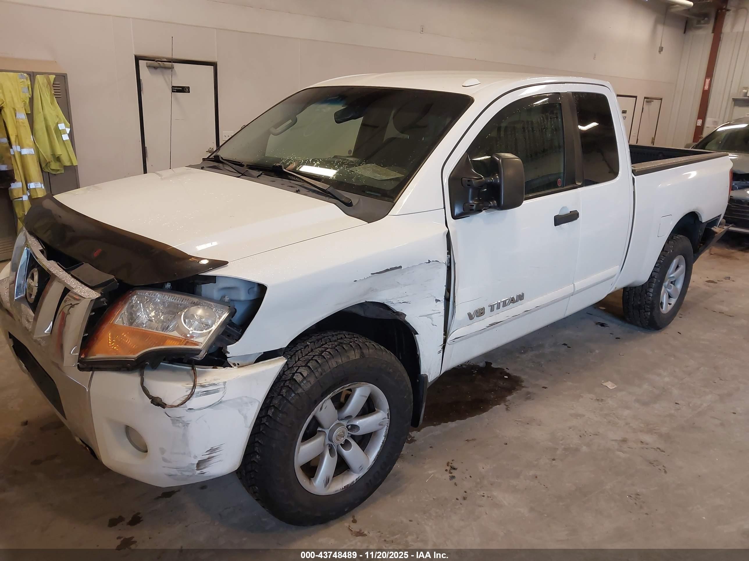 NISSAN TITAN image 2