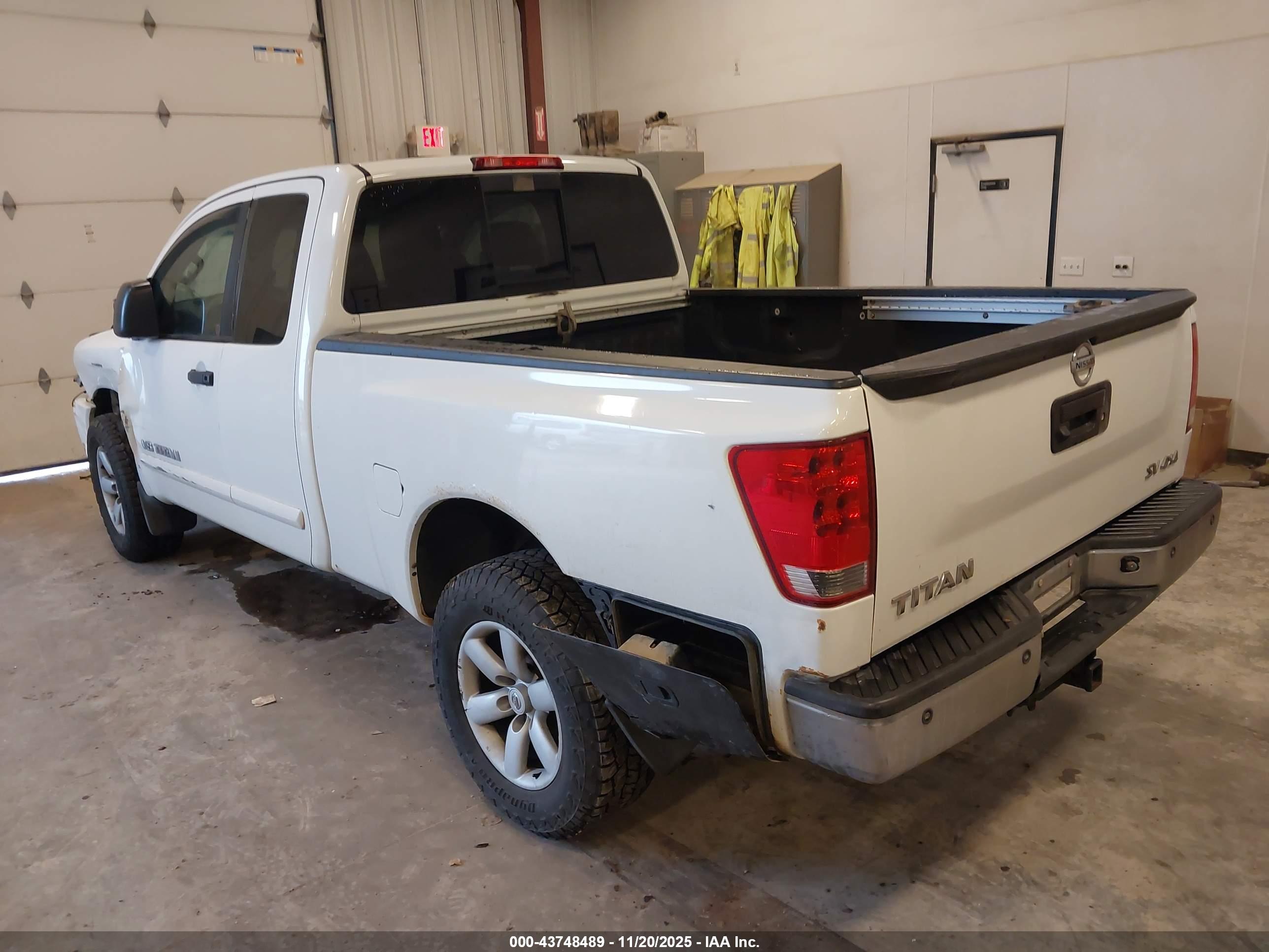 NISSAN TITAN image 3