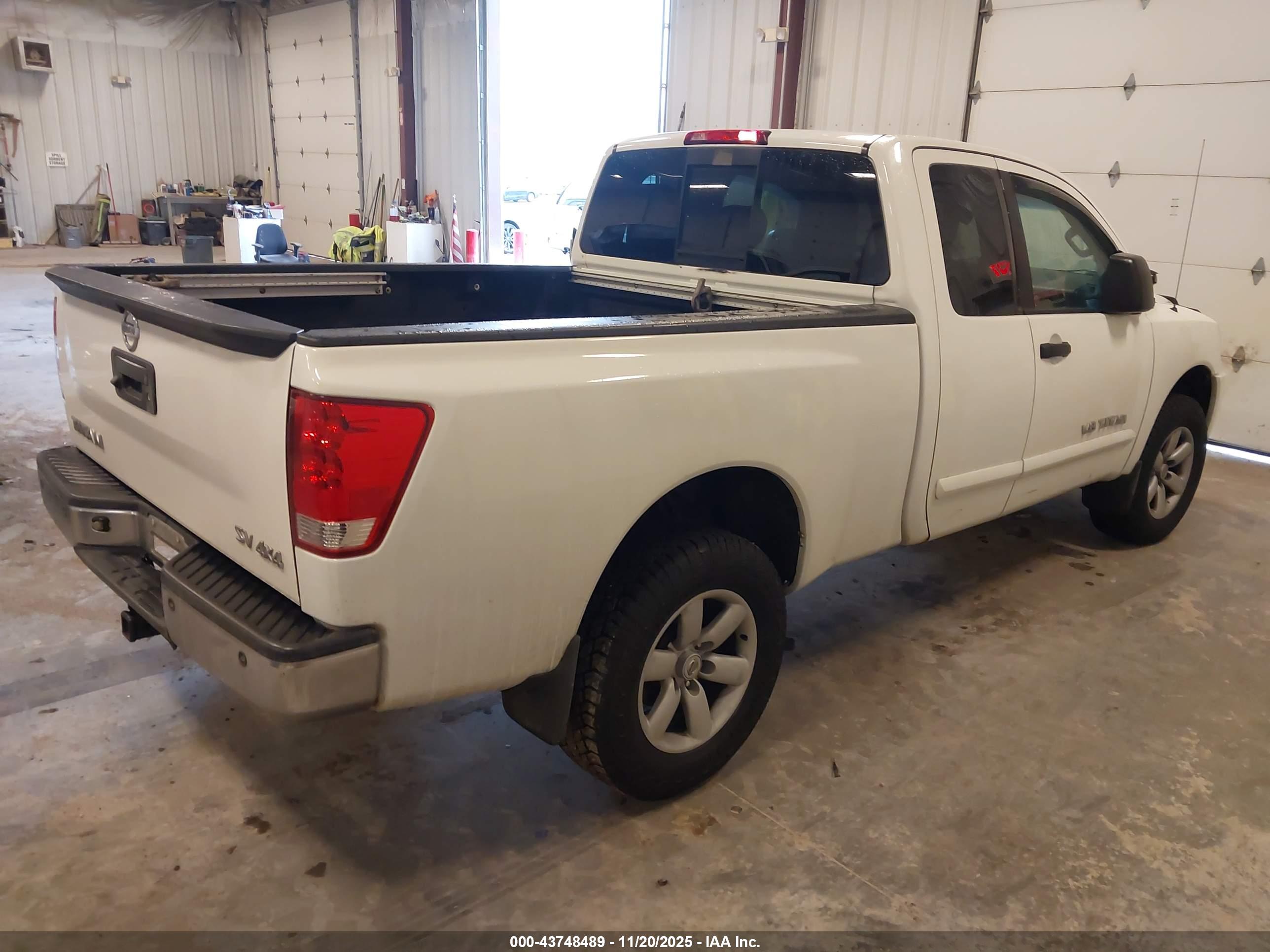 NISSAN TITAN image 4
