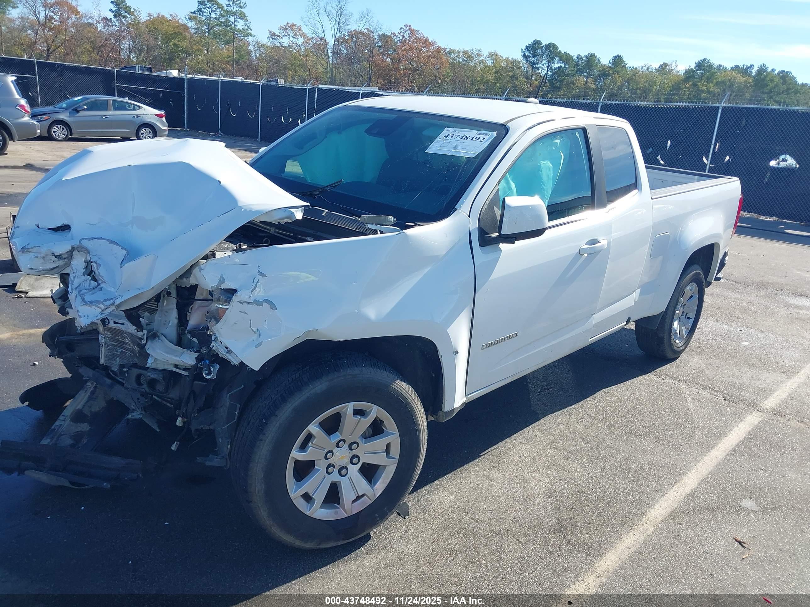 CHEVROLET COLORADO image 2