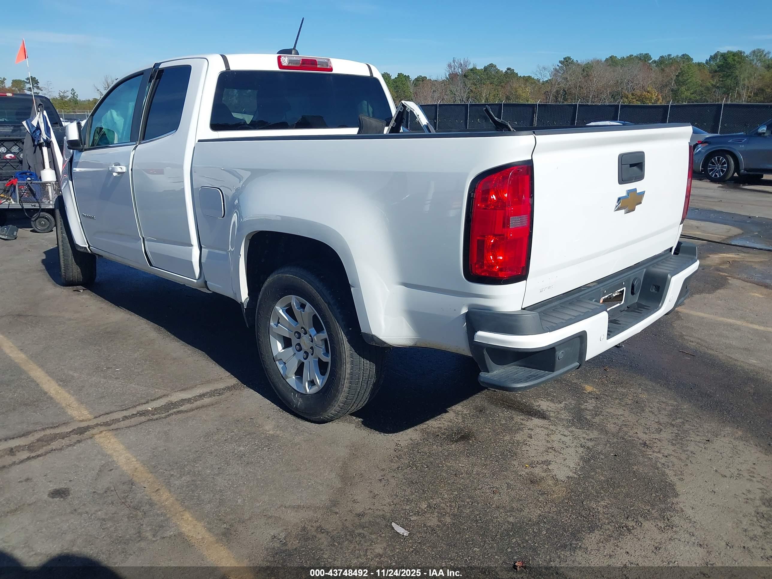 CHEVROLET COLORADO image 3
