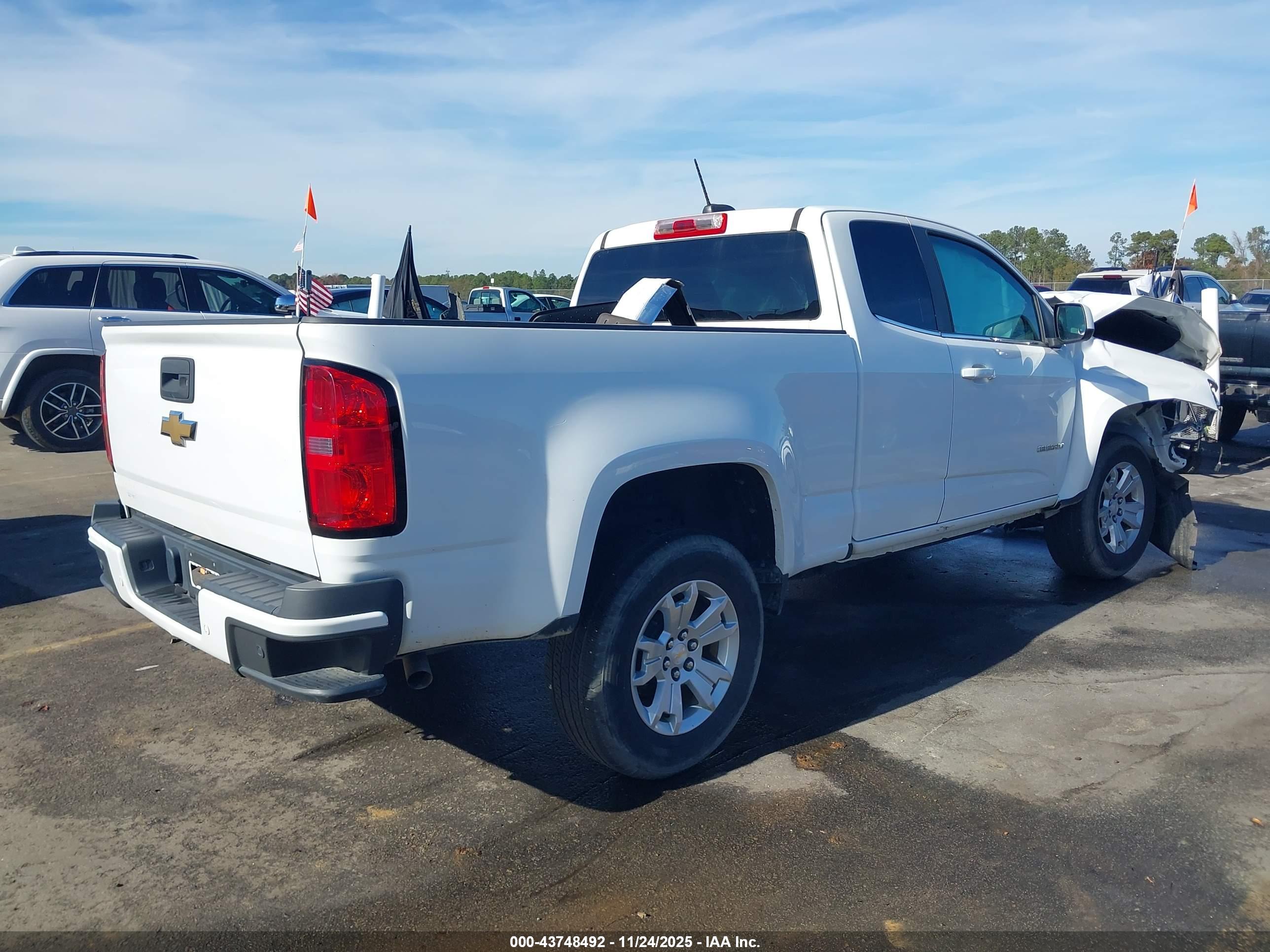CHEVROLET COLORADO image 4