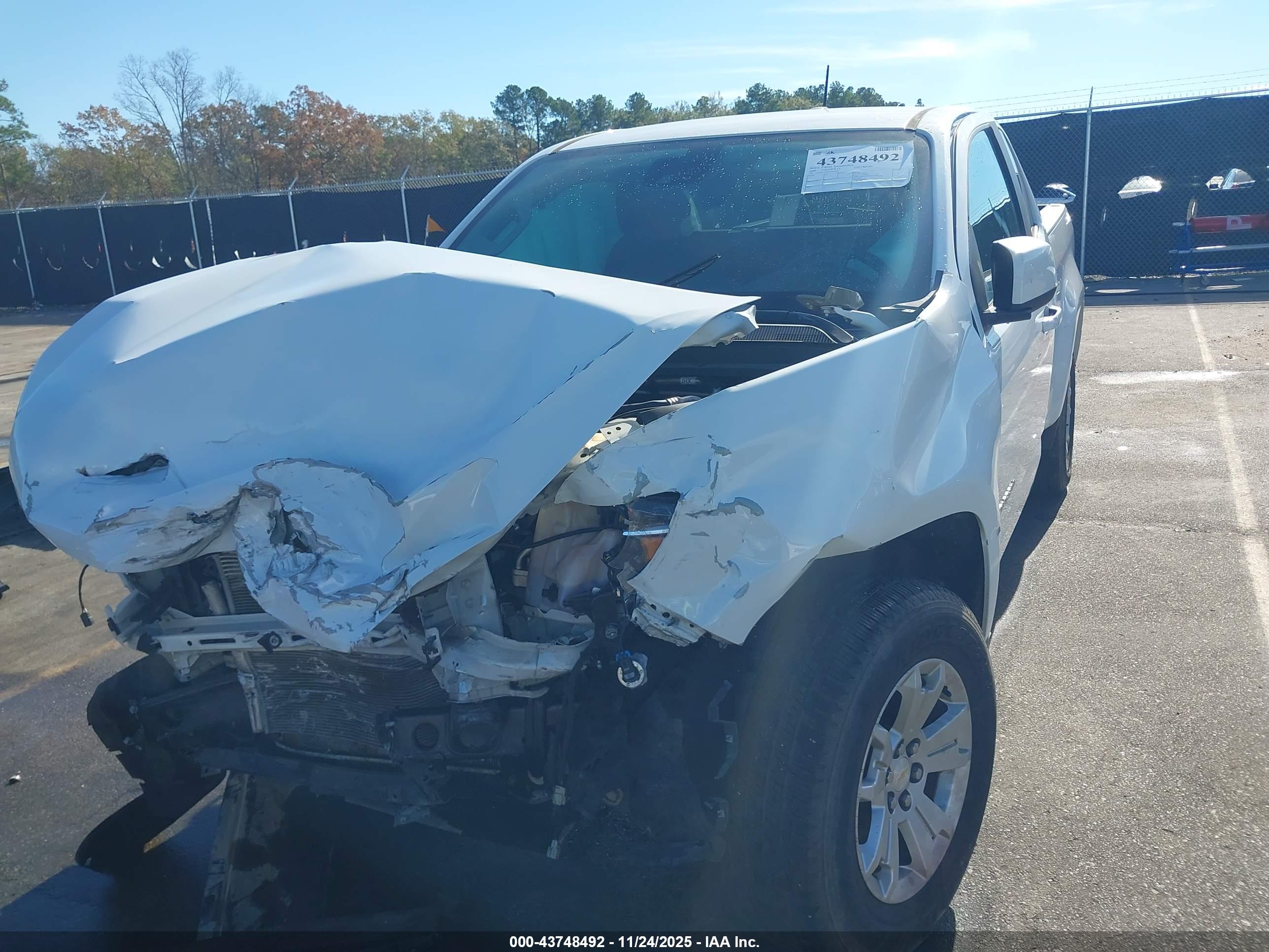 CHEVROLET COLORADO image 6