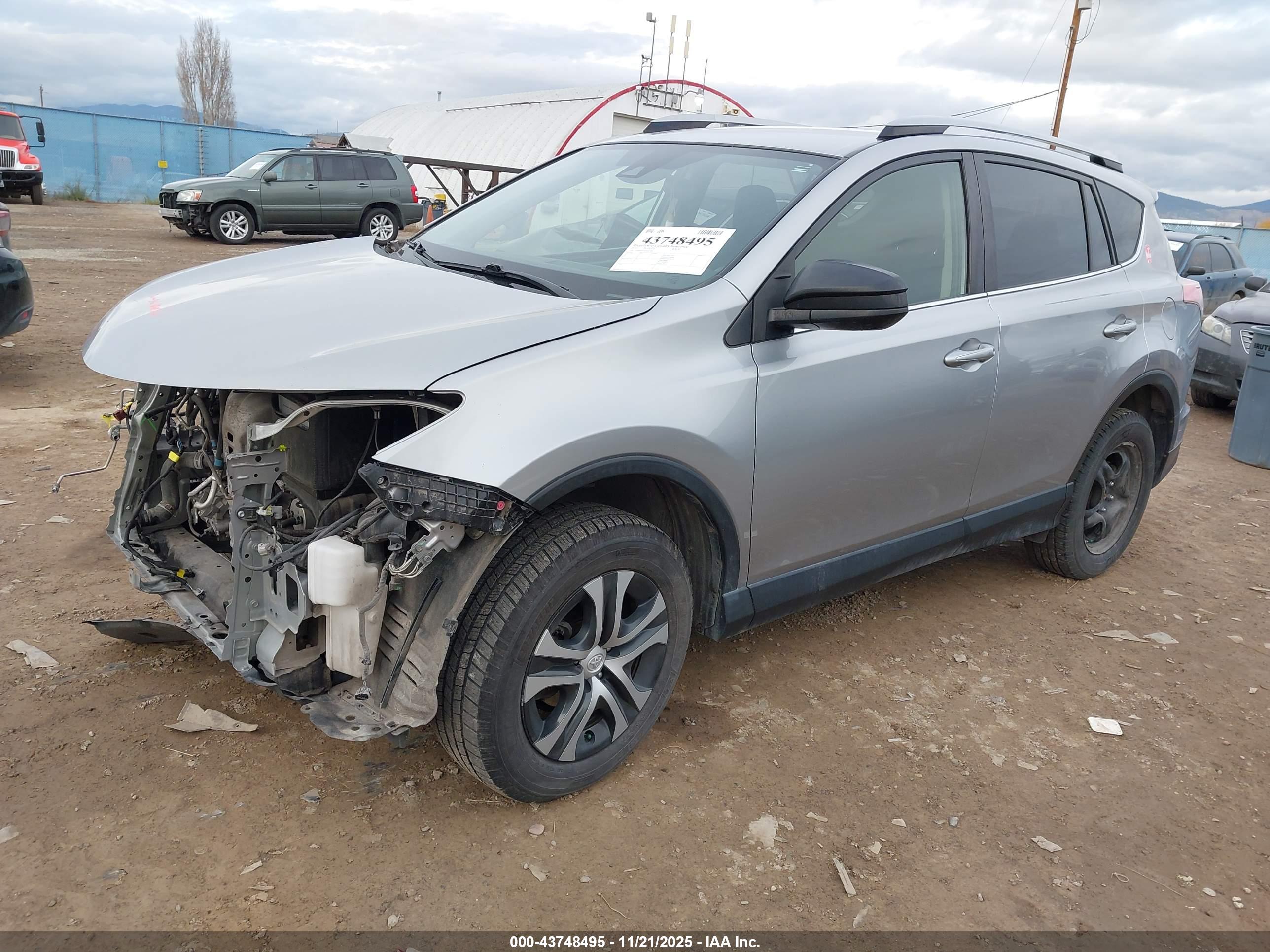 TOYOTA RAV4 image 2
