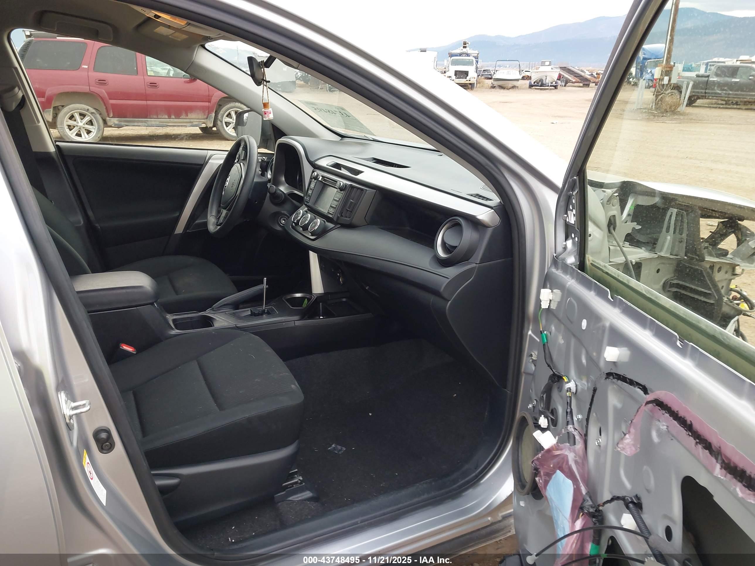 TOYOTA RAV4 image 5