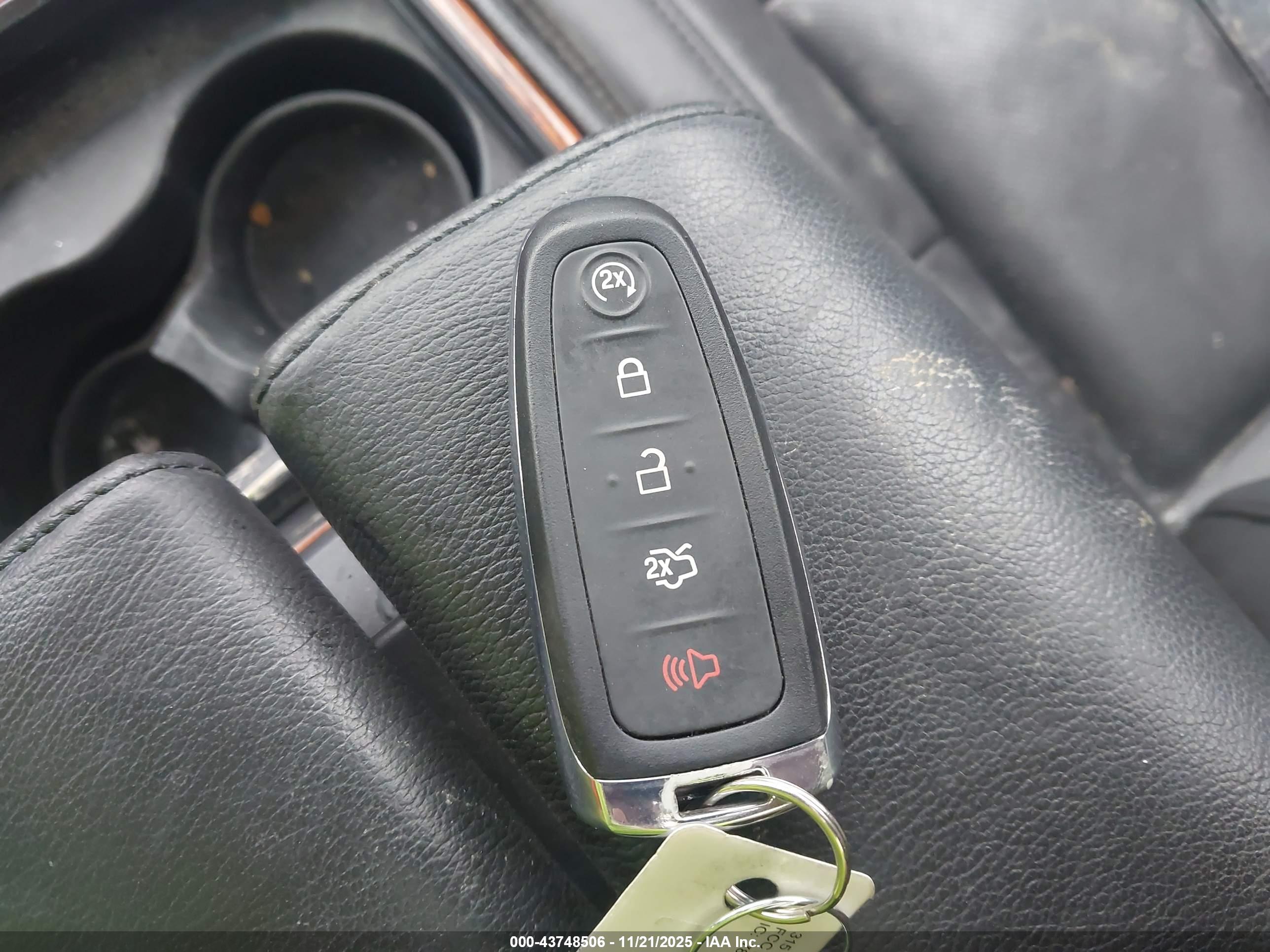 LINCOLN MKS image 11