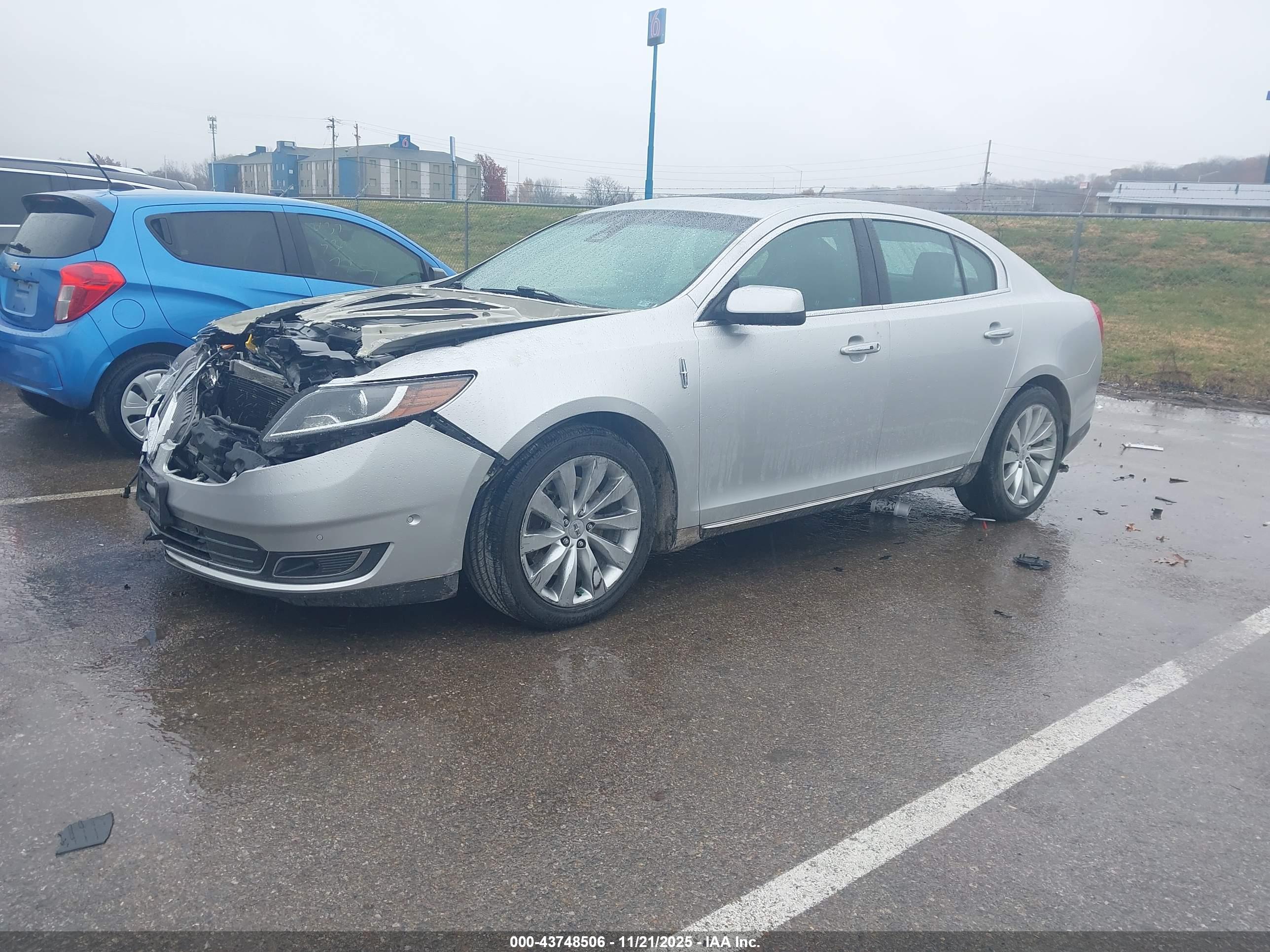 LINCOLN MKS image 2