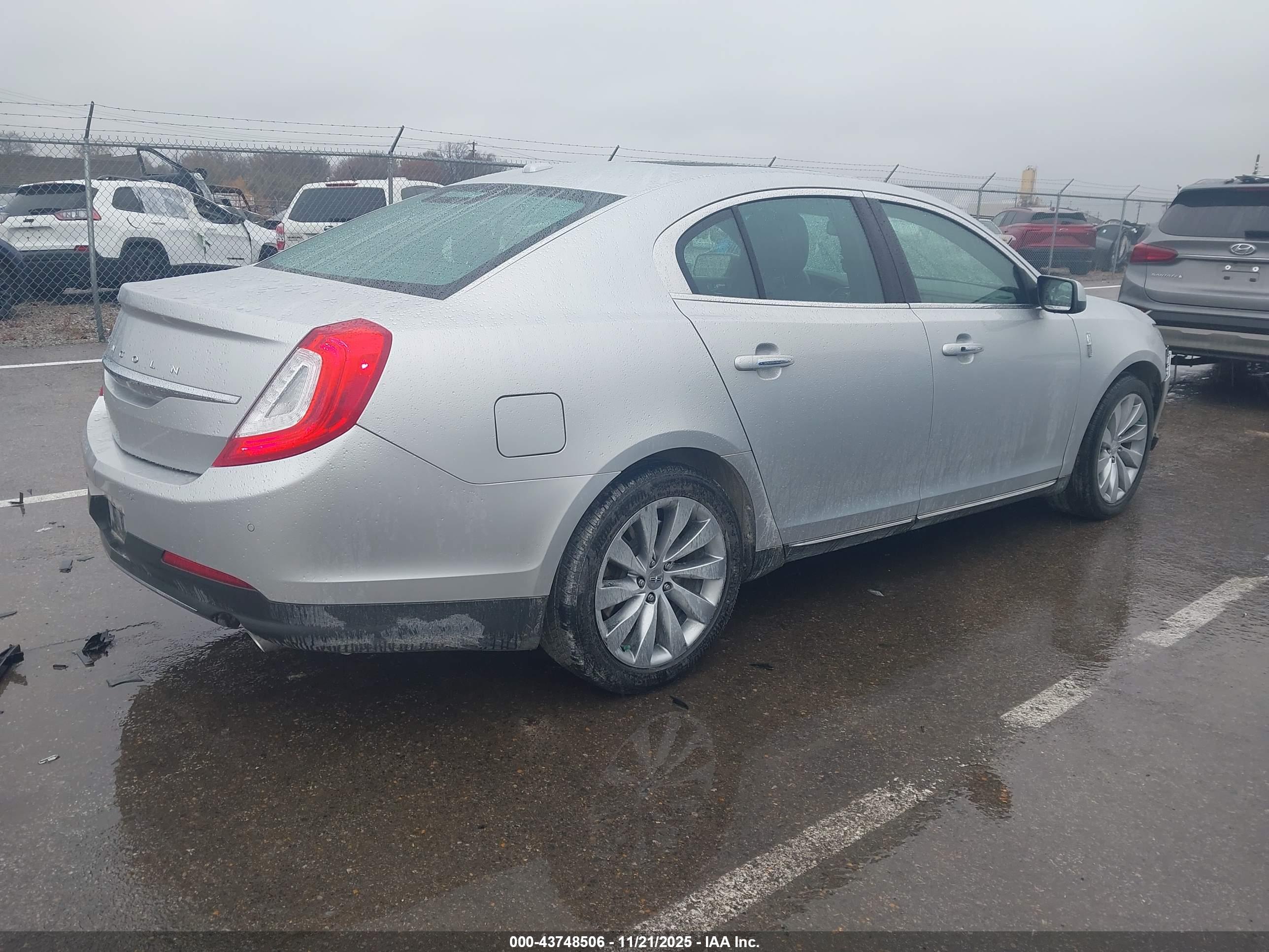 LINCOLN MKS image 4