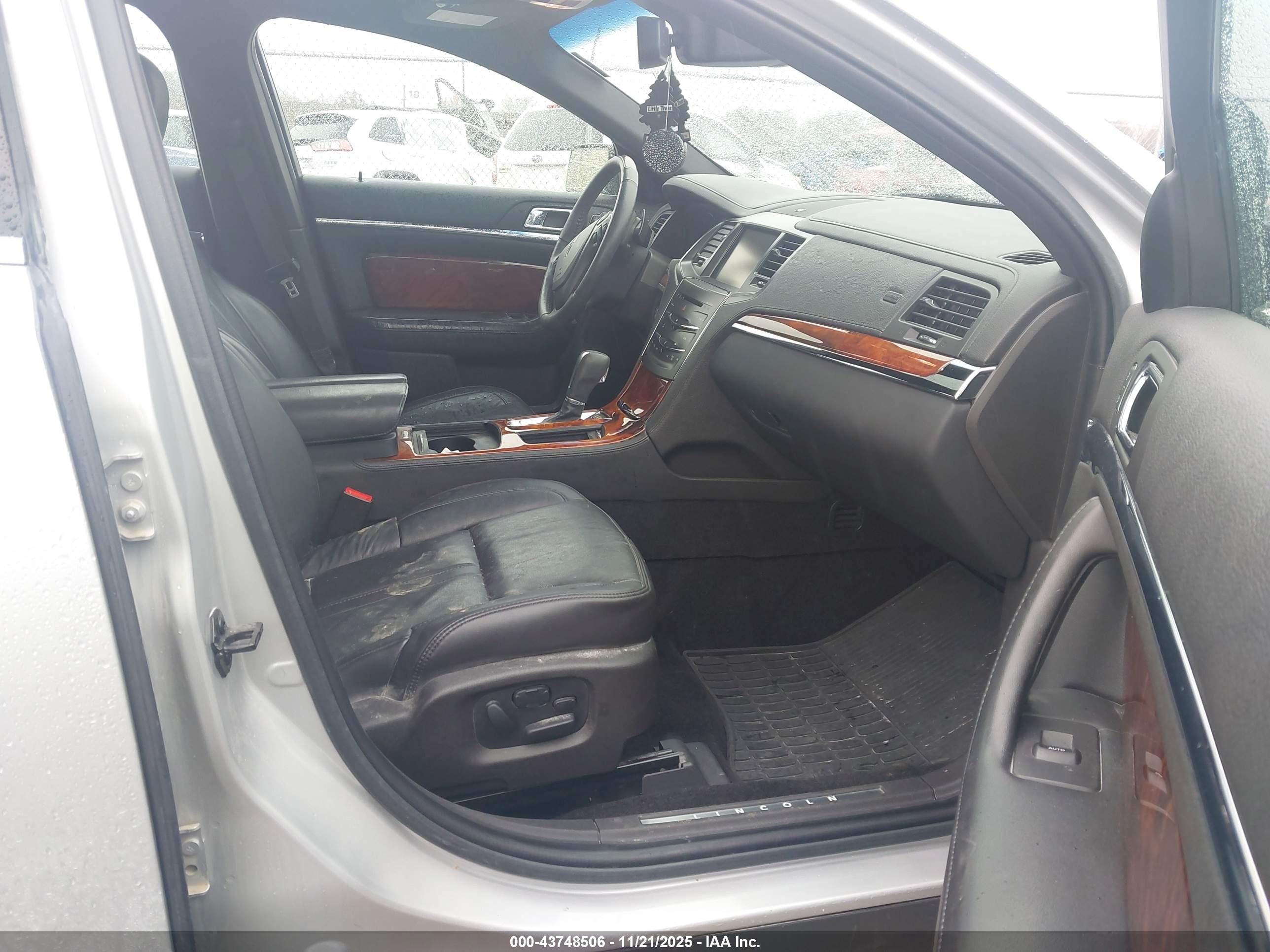 LINCOLN MKS image 5