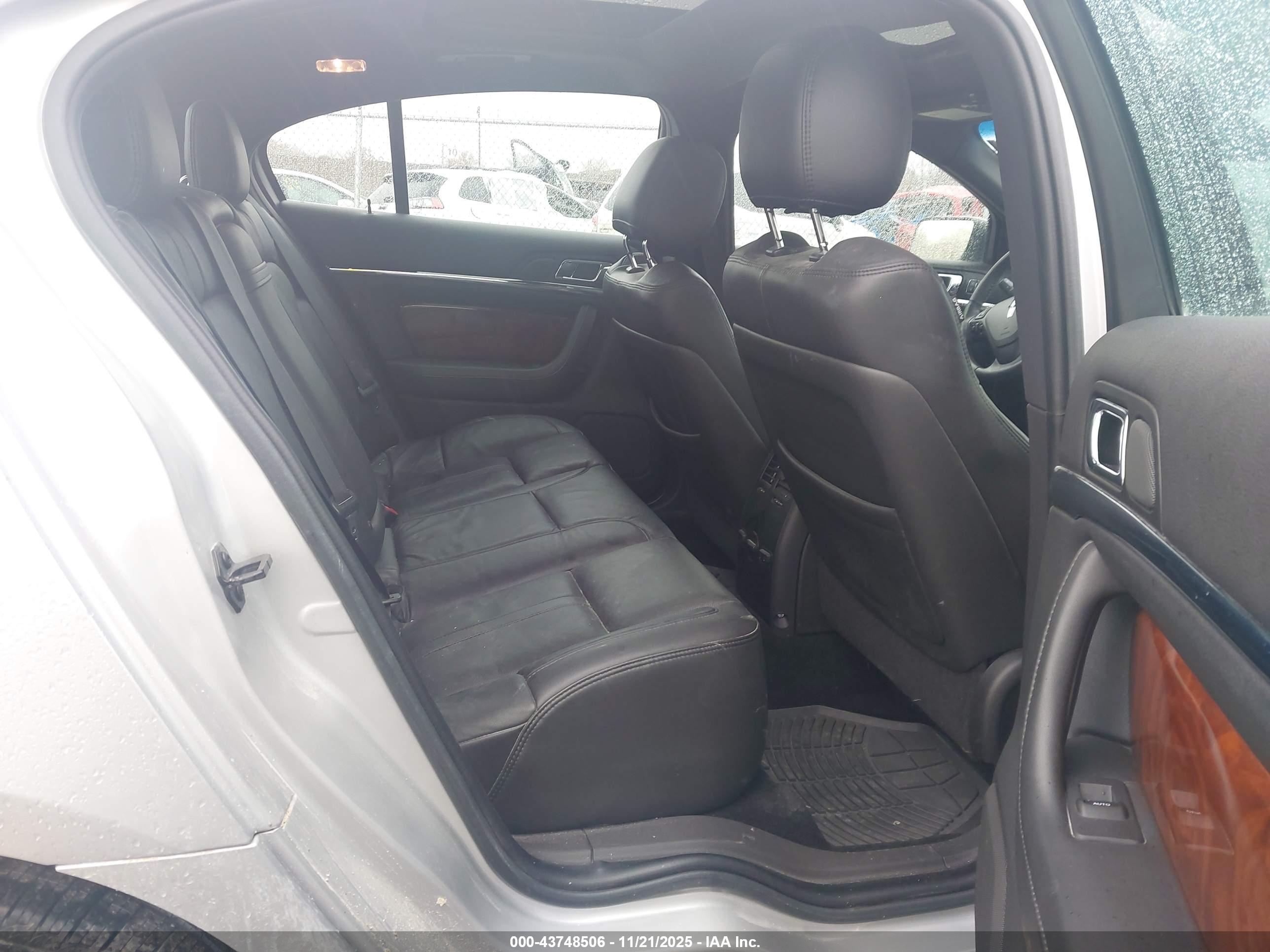LINCOLN MKS image 8