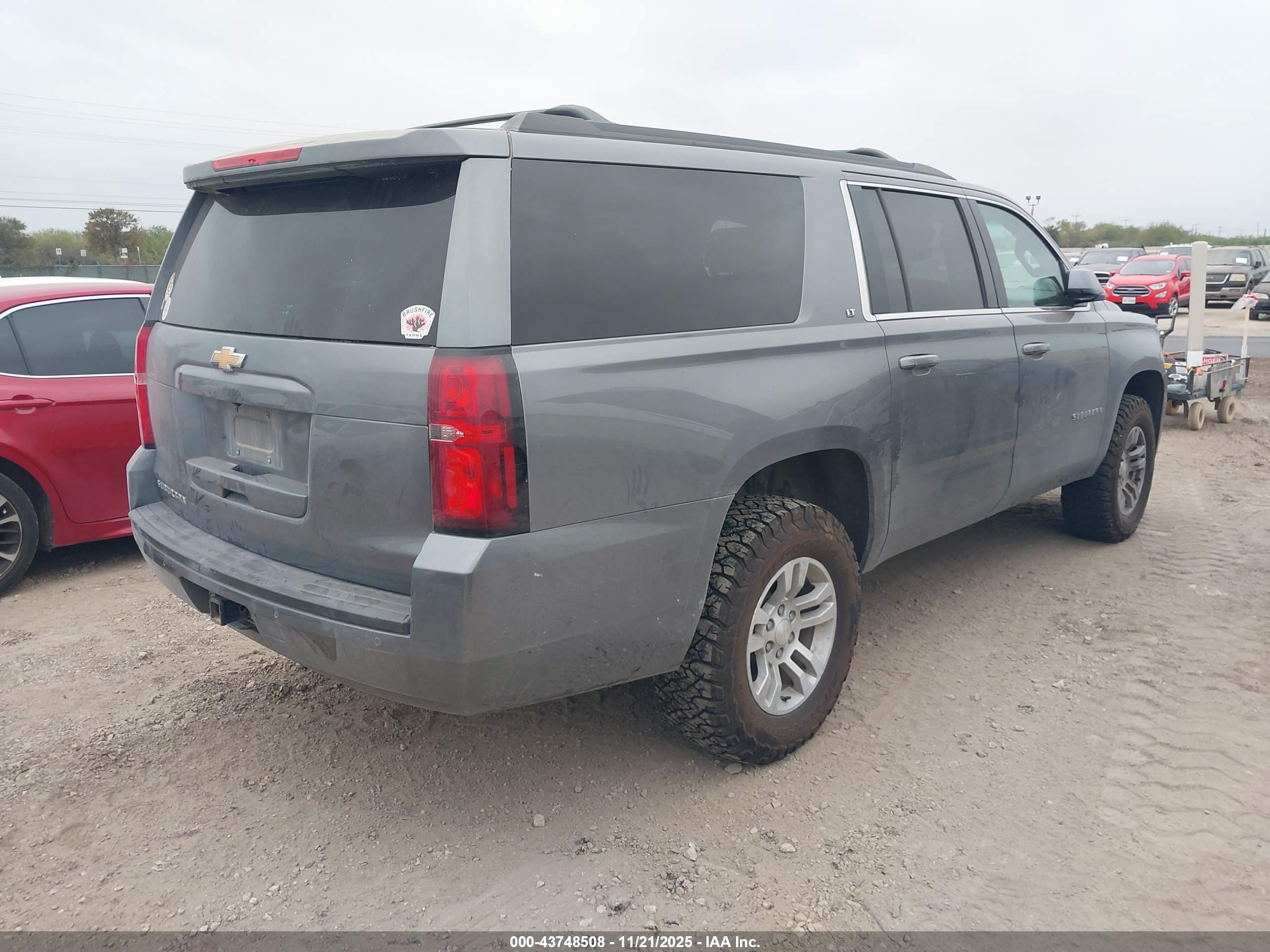 CHEVROLET SUBURBAN image 4