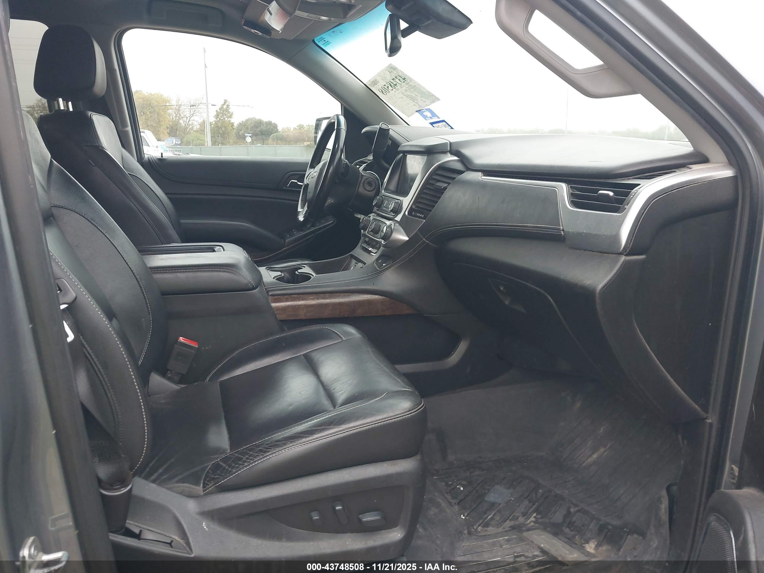 CHEVROLET SUBURBAN image 5
