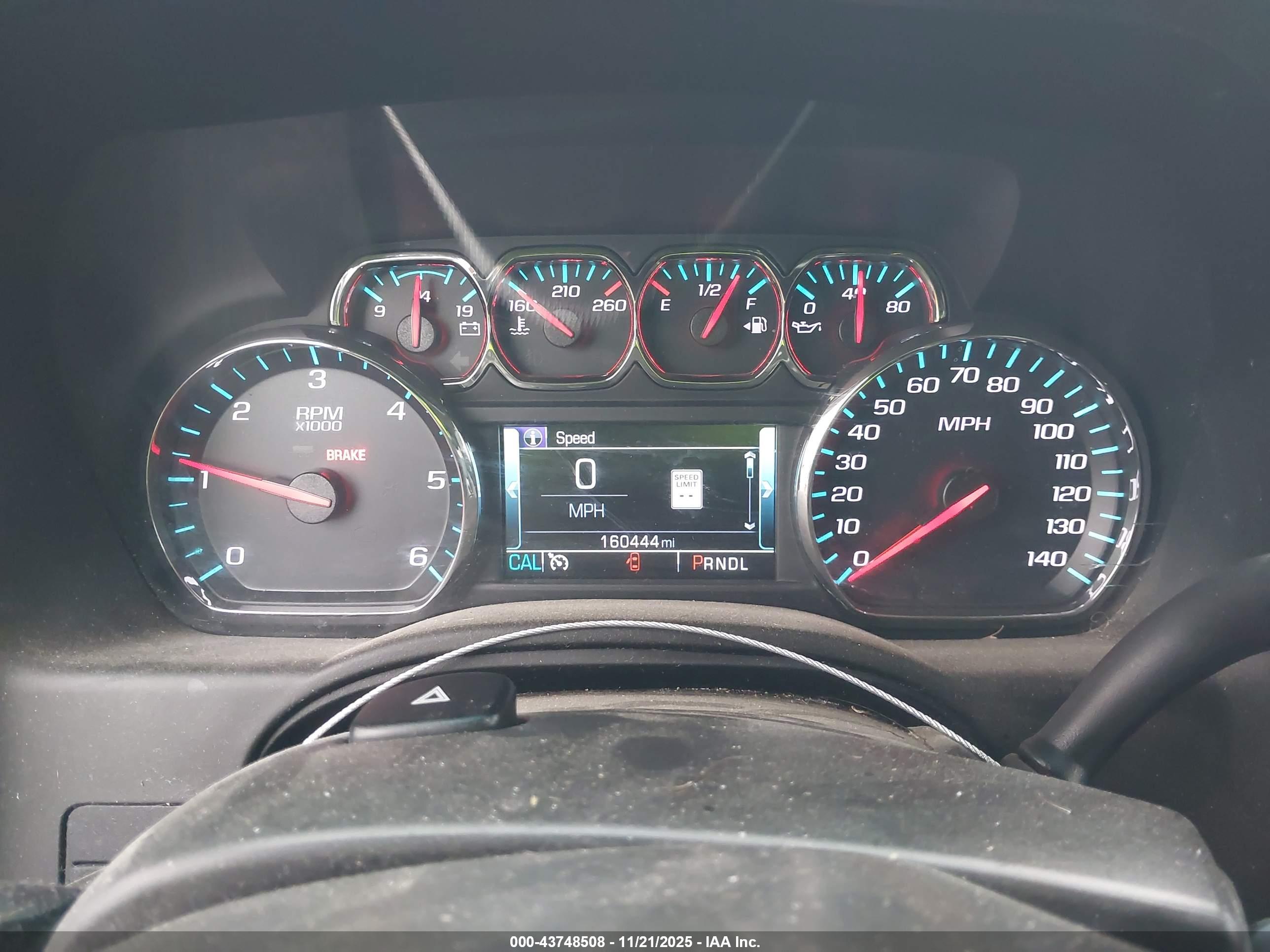CHEVROLET SUBURBAN image 7
