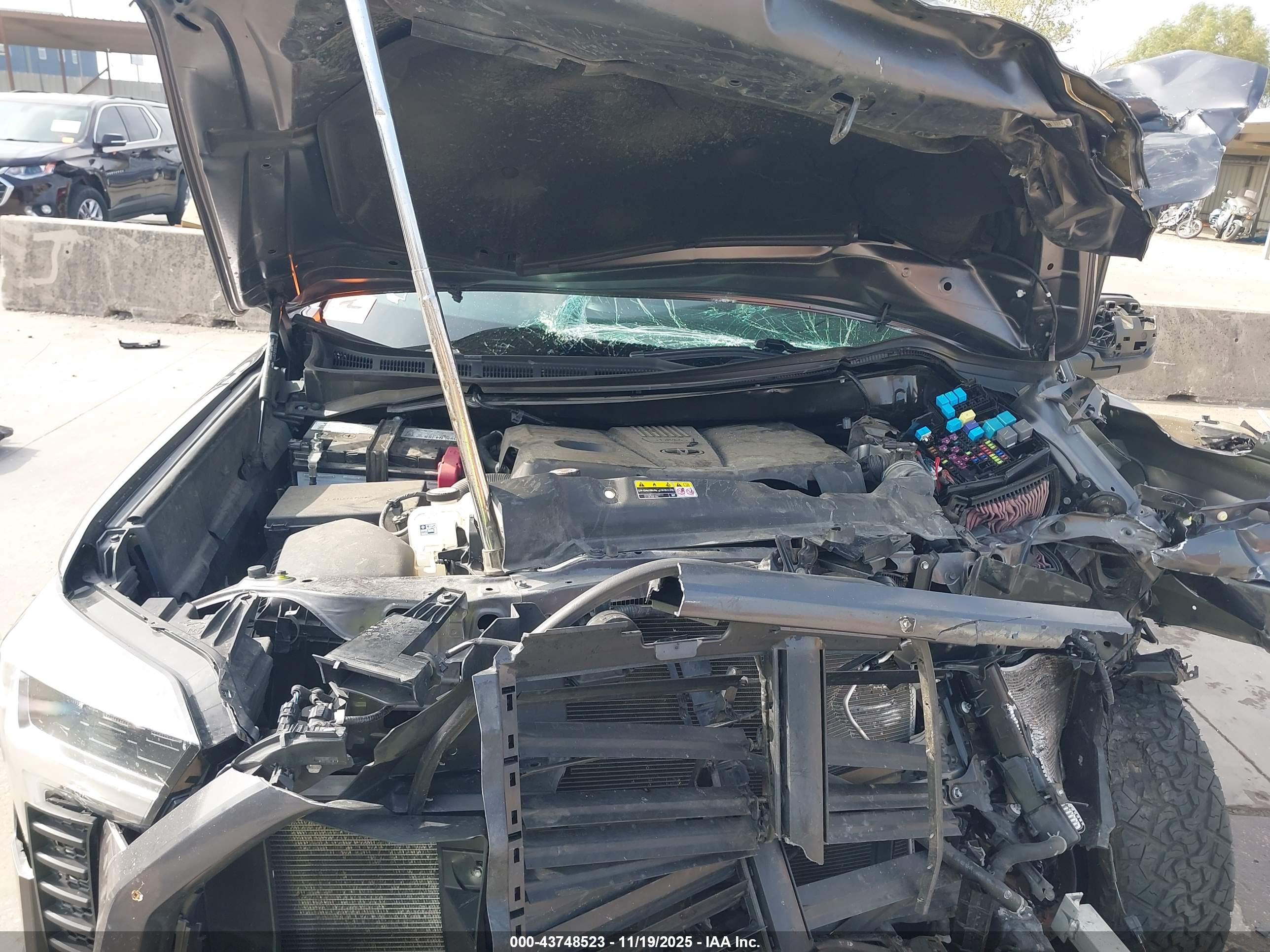 TOYOTA TUNDRA image 10