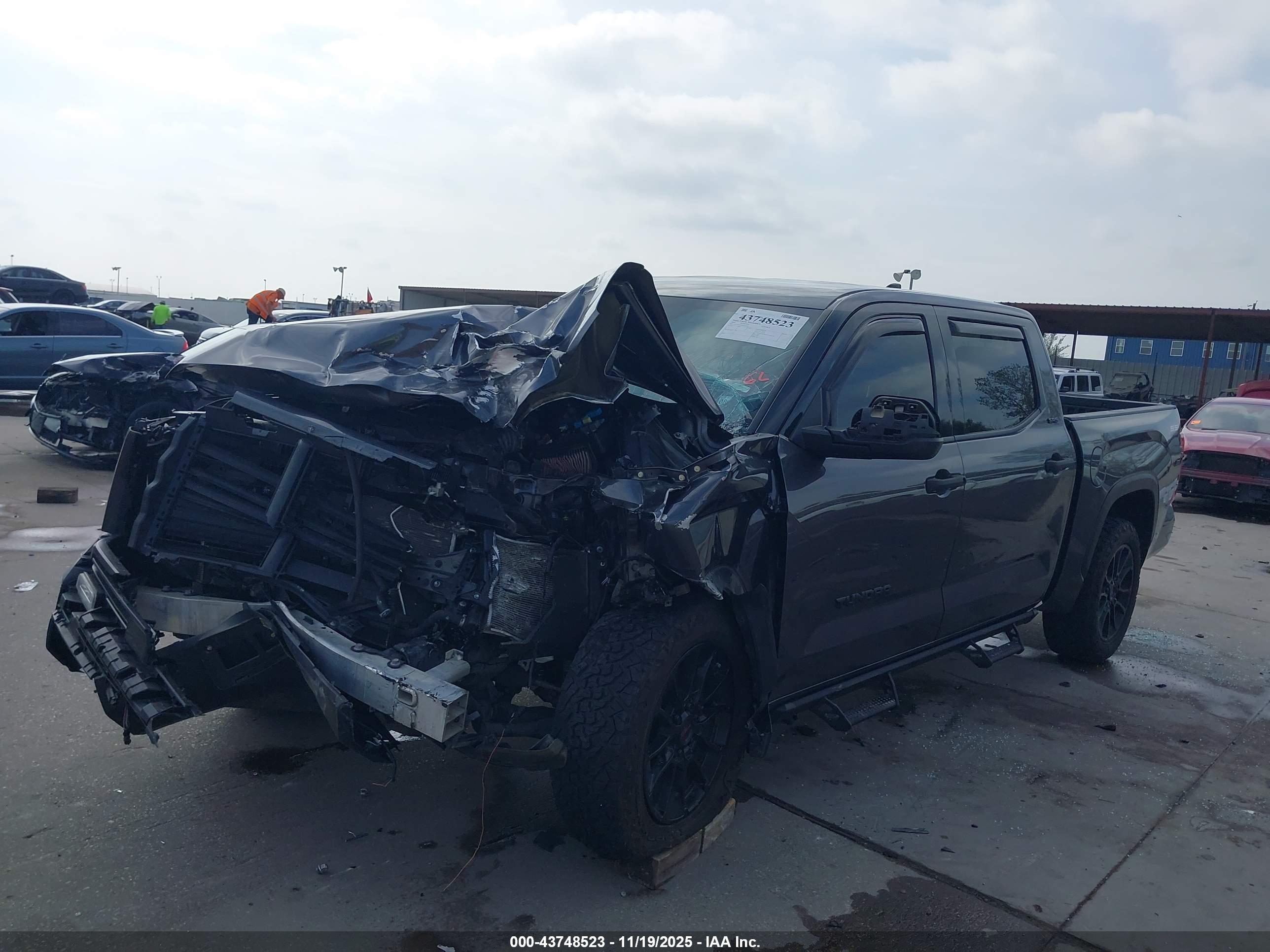 TOYOTA TUNDRA image 2