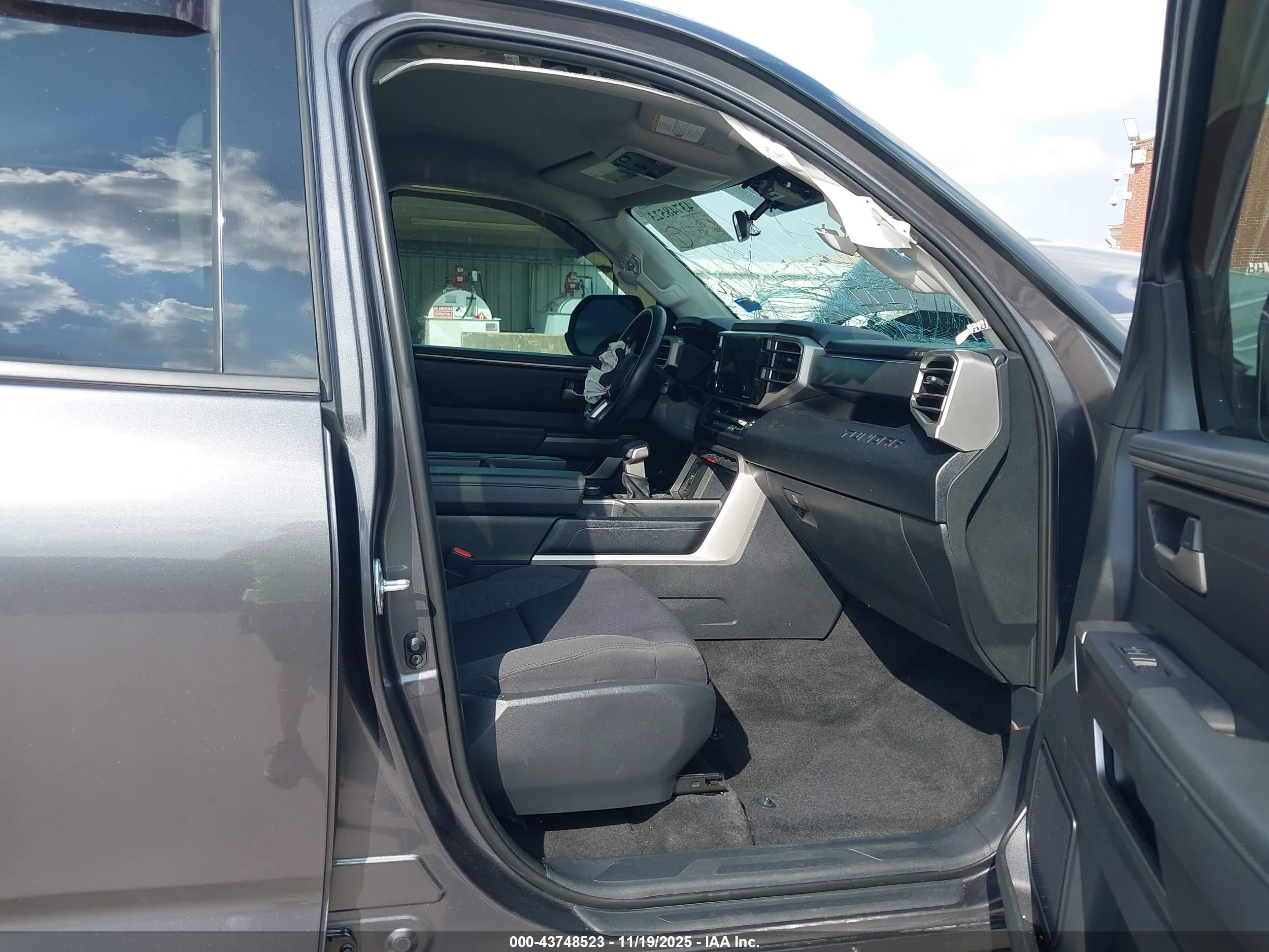 TOYOTA TUNDRA image 5