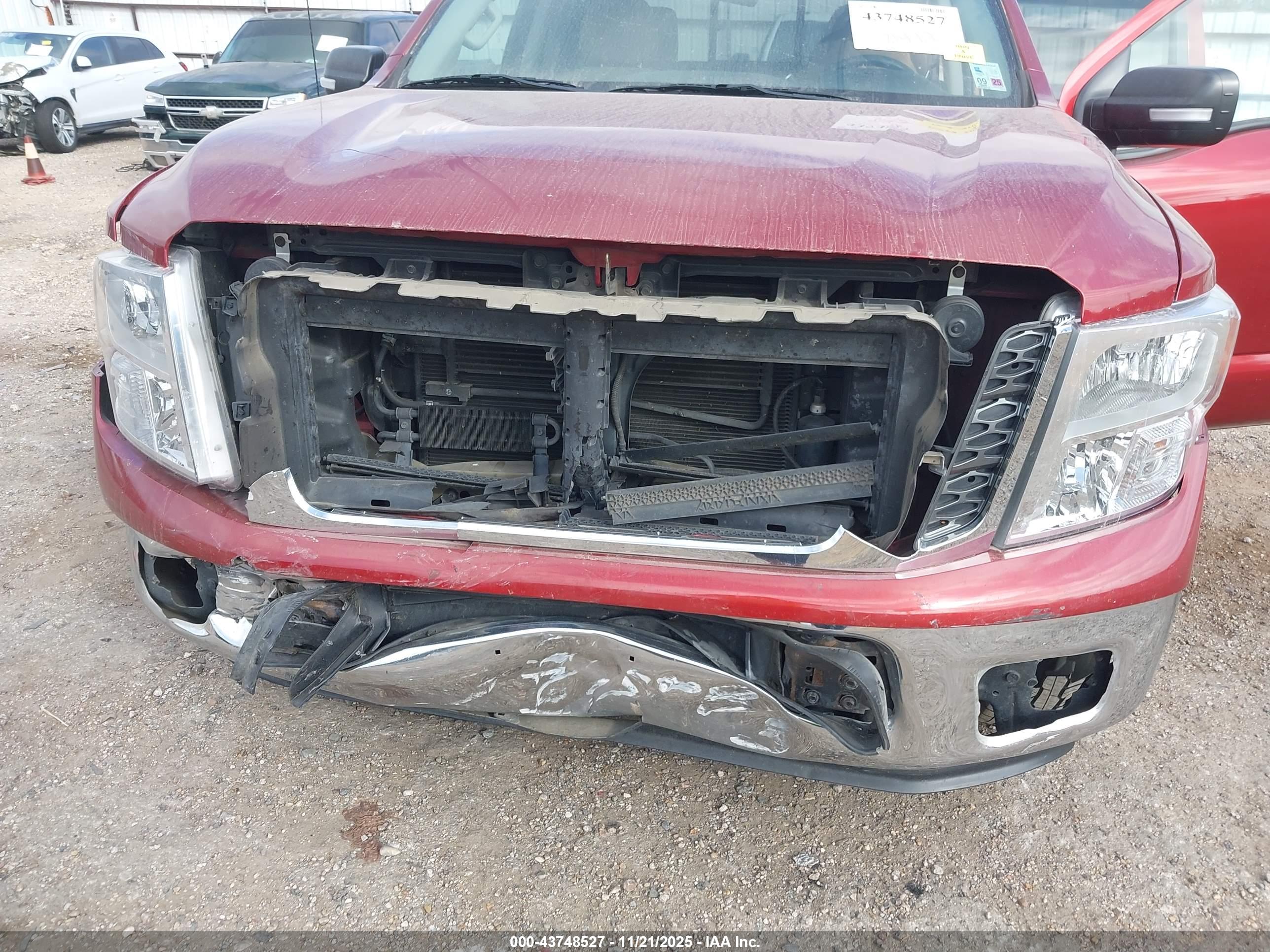 NISSAN TITAN image 6