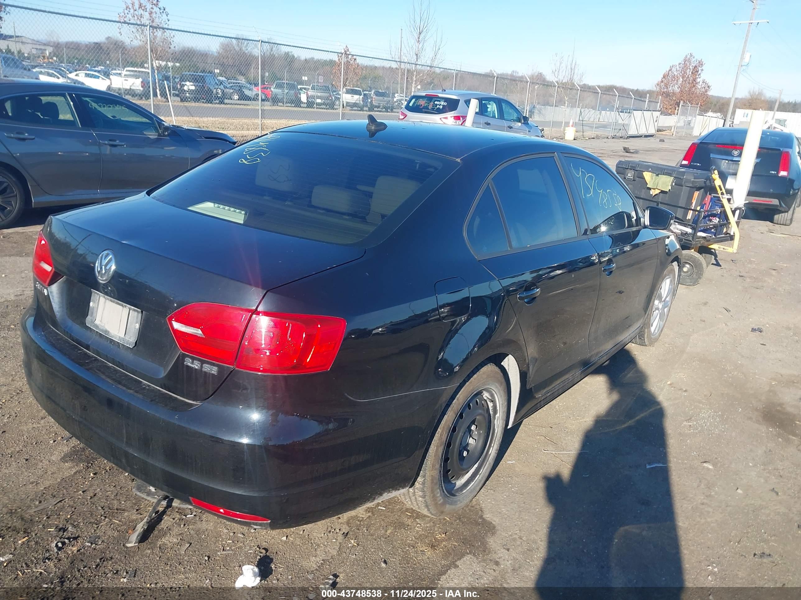 VOLKSWAGEN JETTA image 4