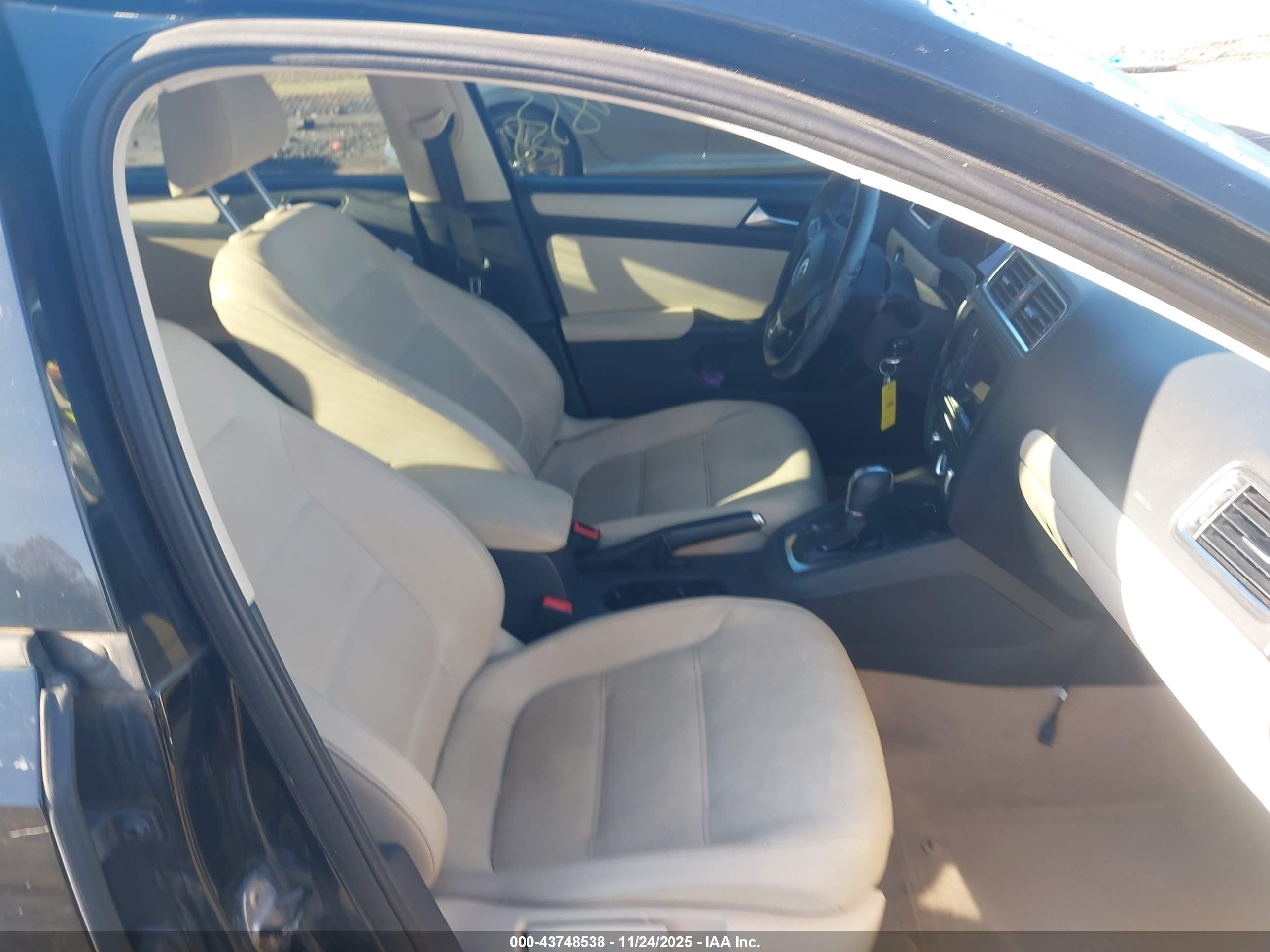 VOLKSWAGEN JETTA image 5