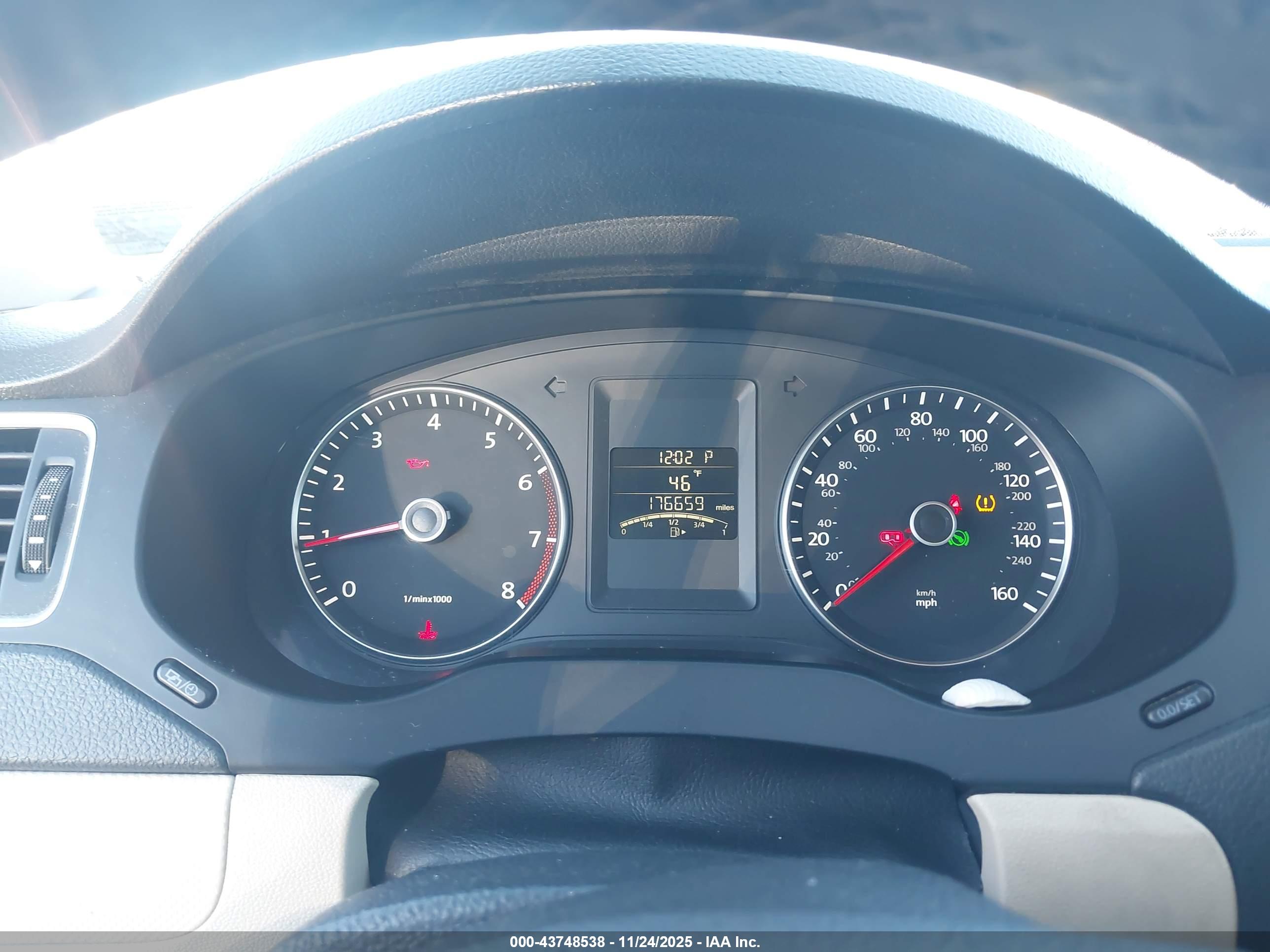 VOLKSWAGEN JETTA image 7