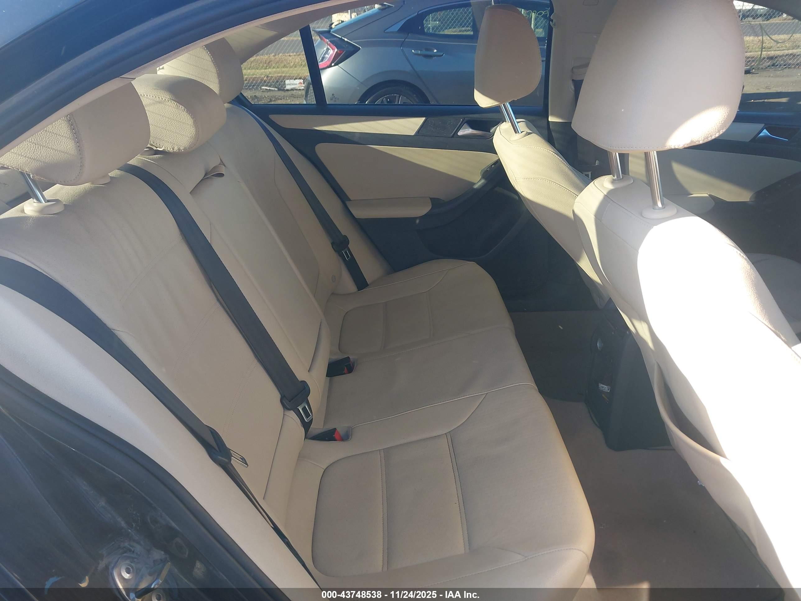 VOLKSWAGEN JETTA image 8