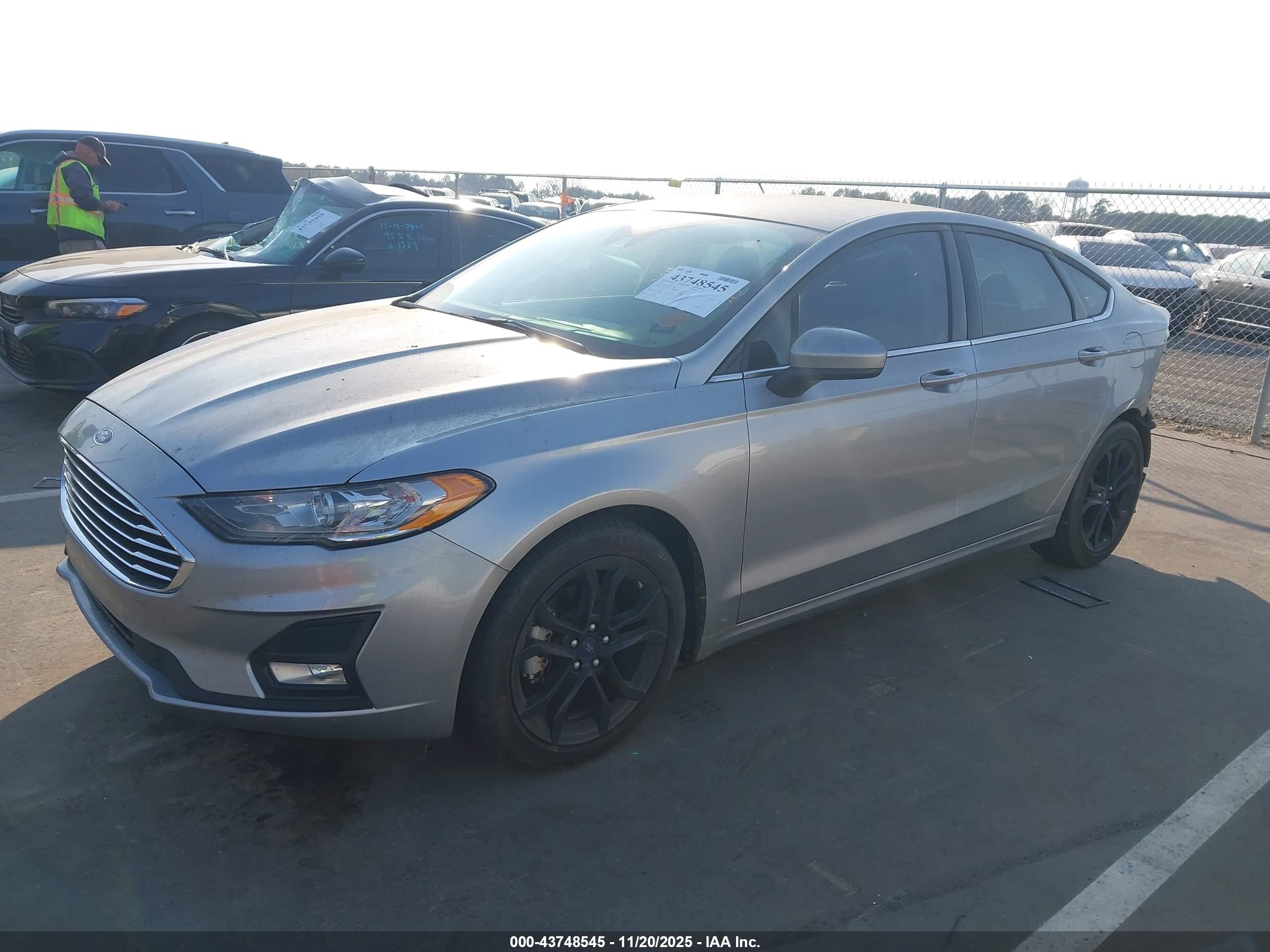 FORD FUSION image 2