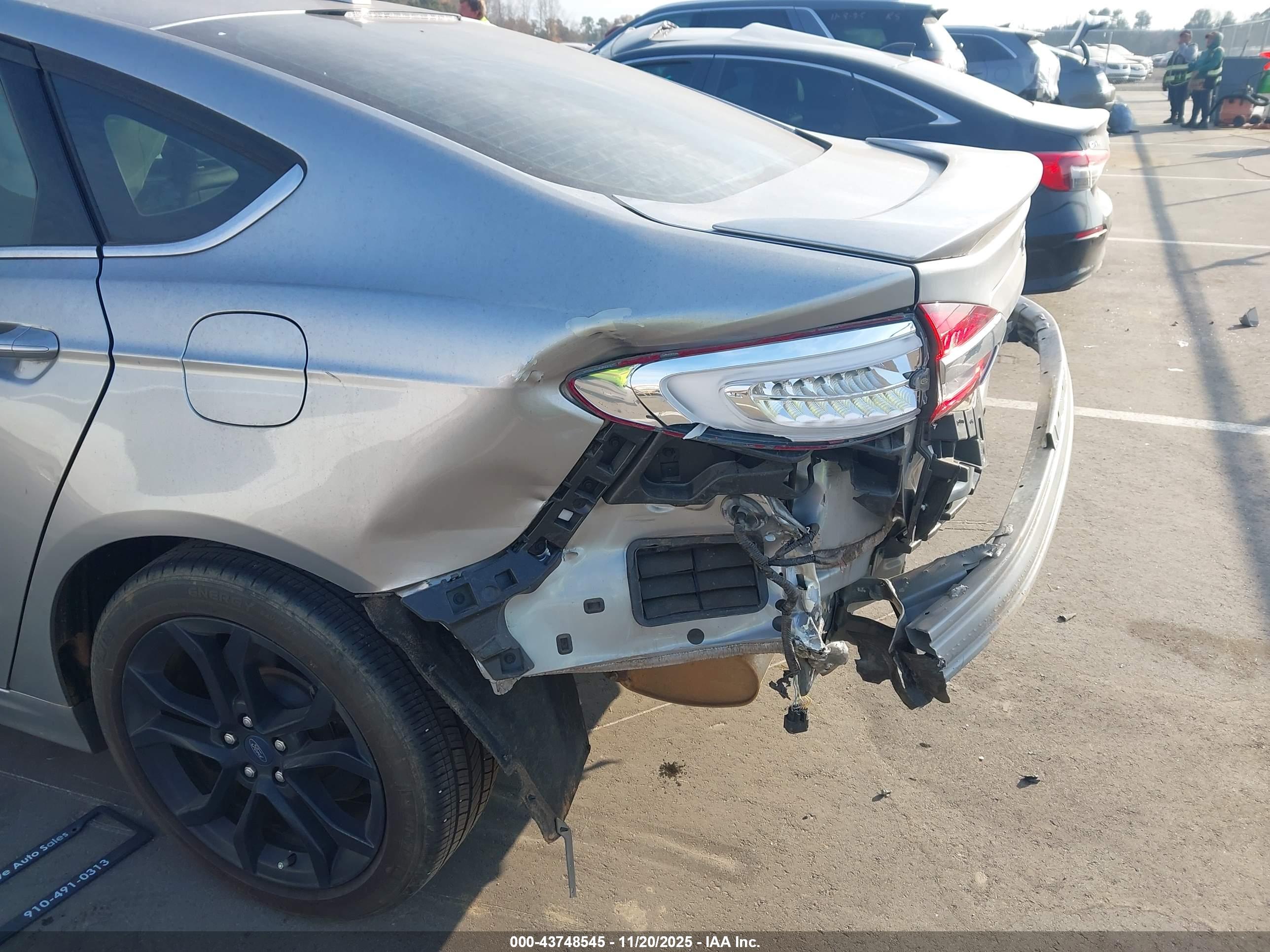 FORD FUSION image 6