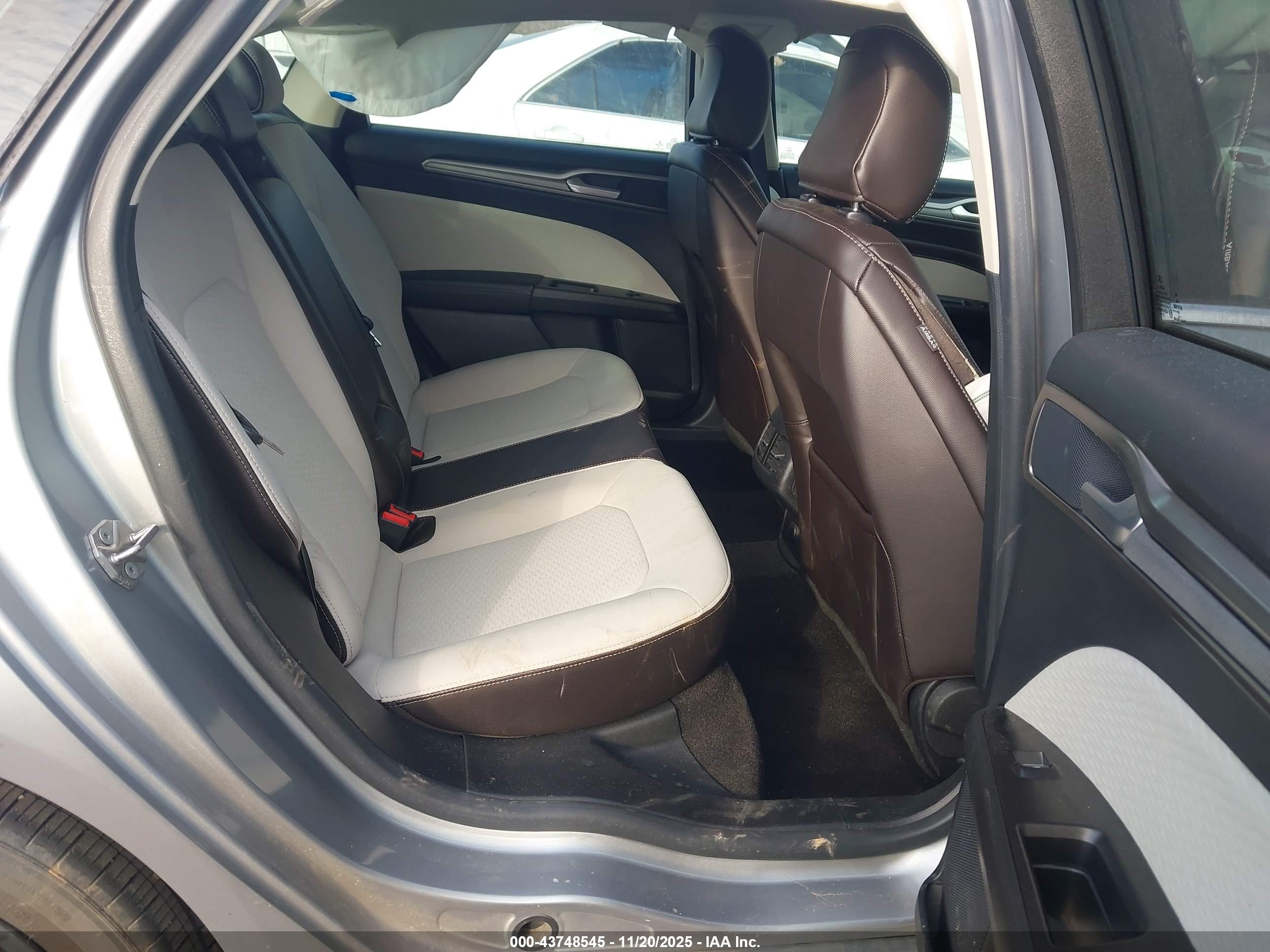 FORD FUSION image 8