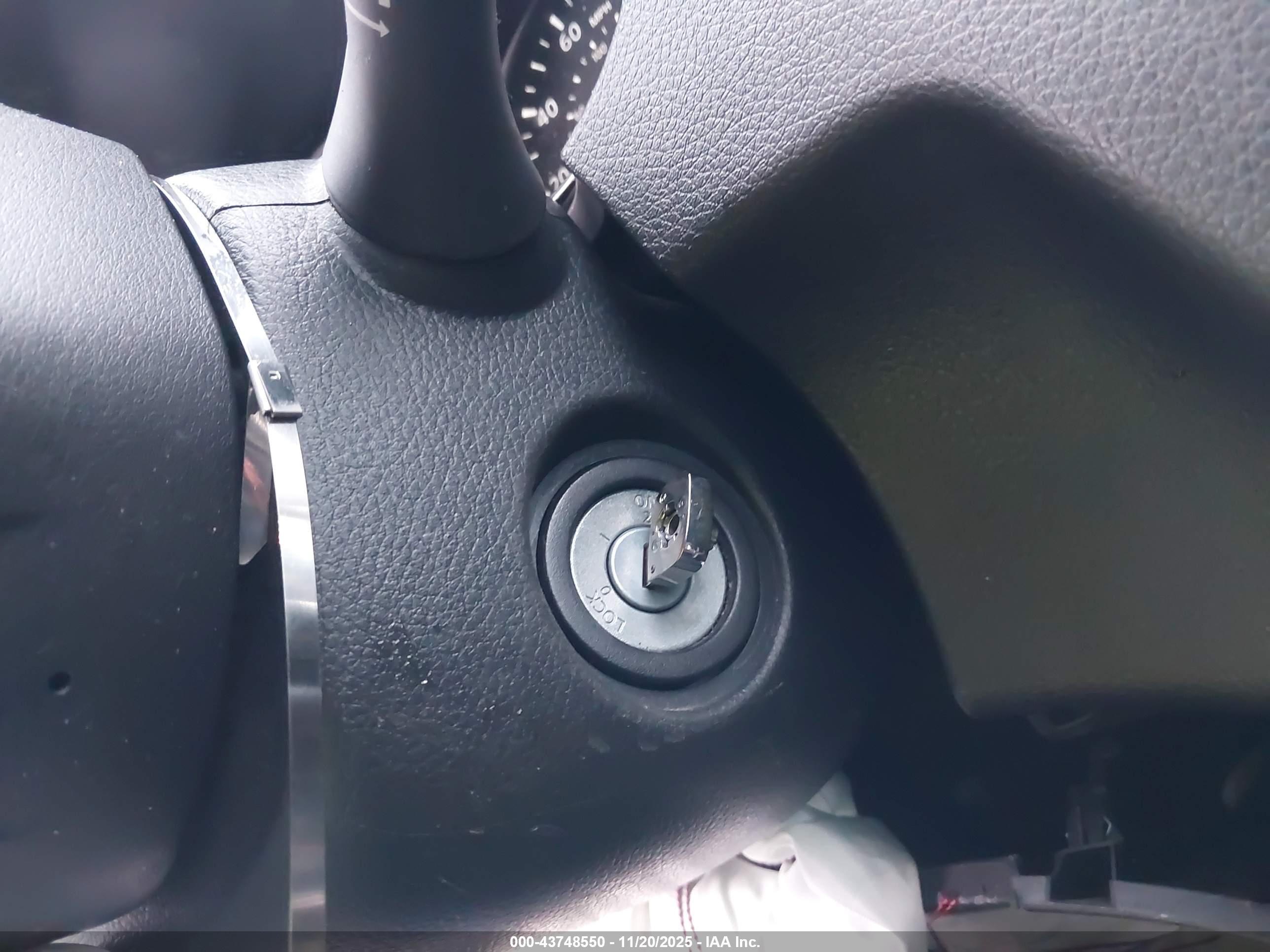NISSAN ROGUE image 11