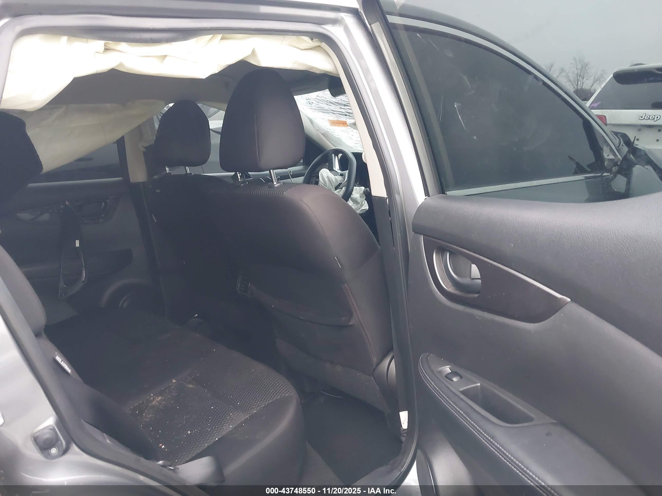 NISSAN ROGUE image 8