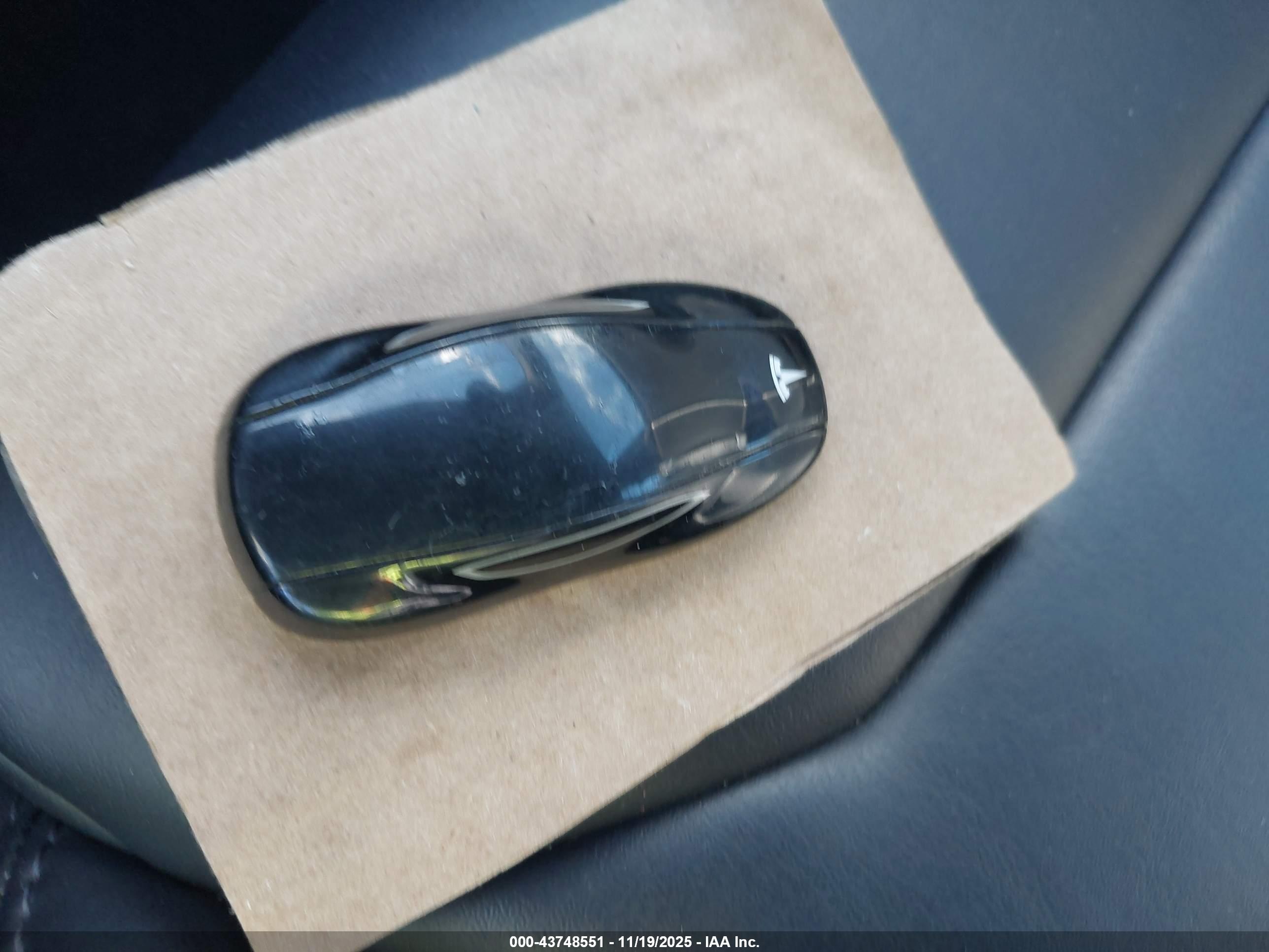TESLA MODEL image 11