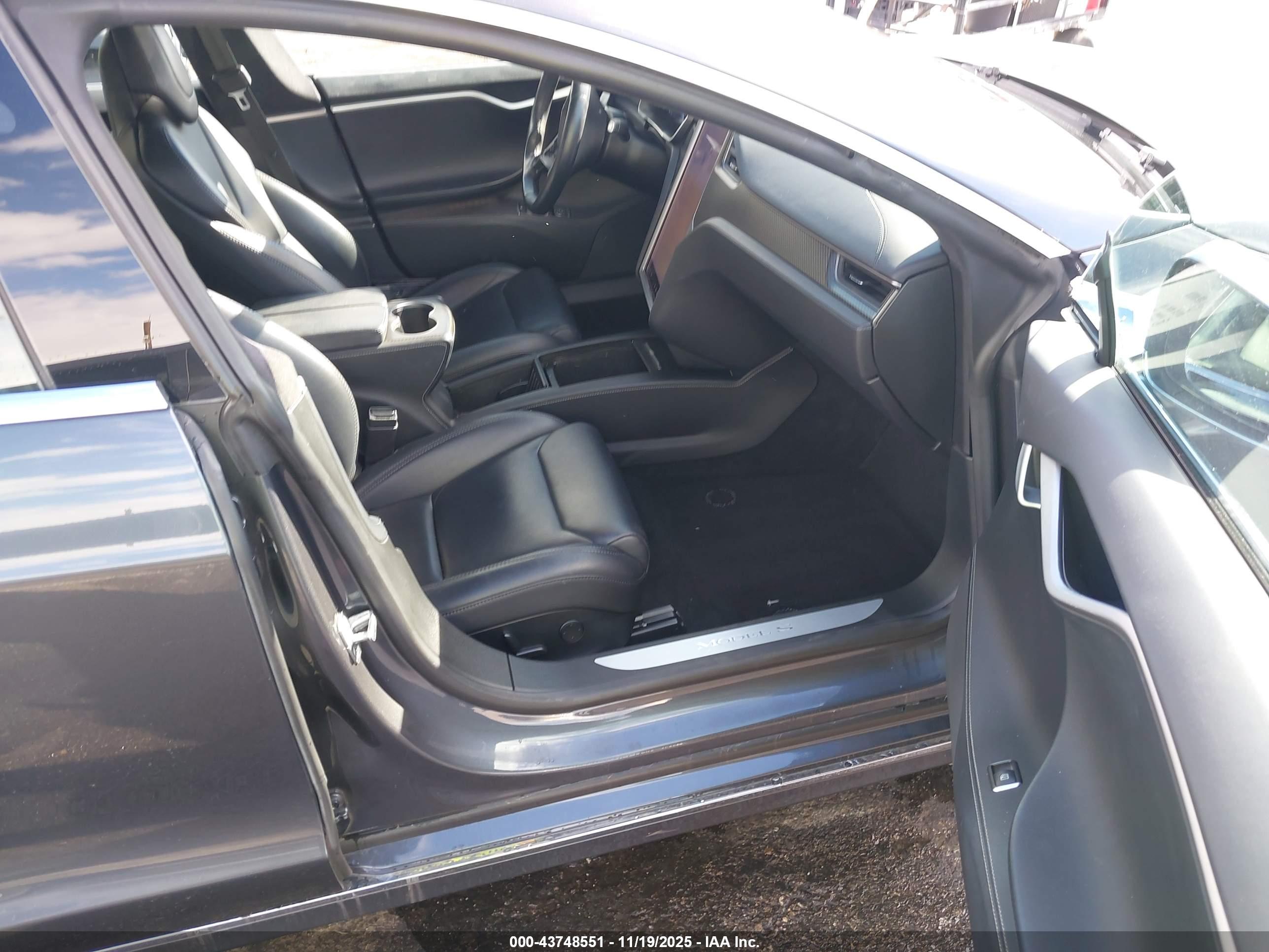 TESLA MODEL image 5