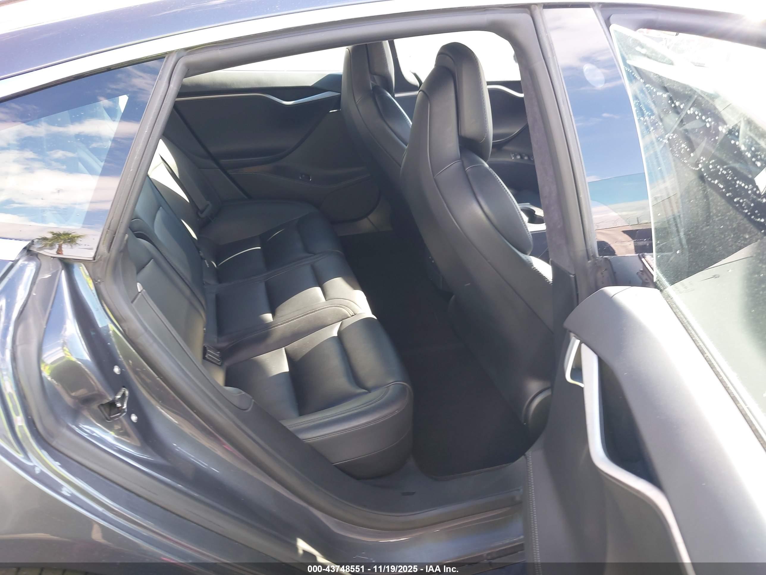 TESLA MODEL image 8