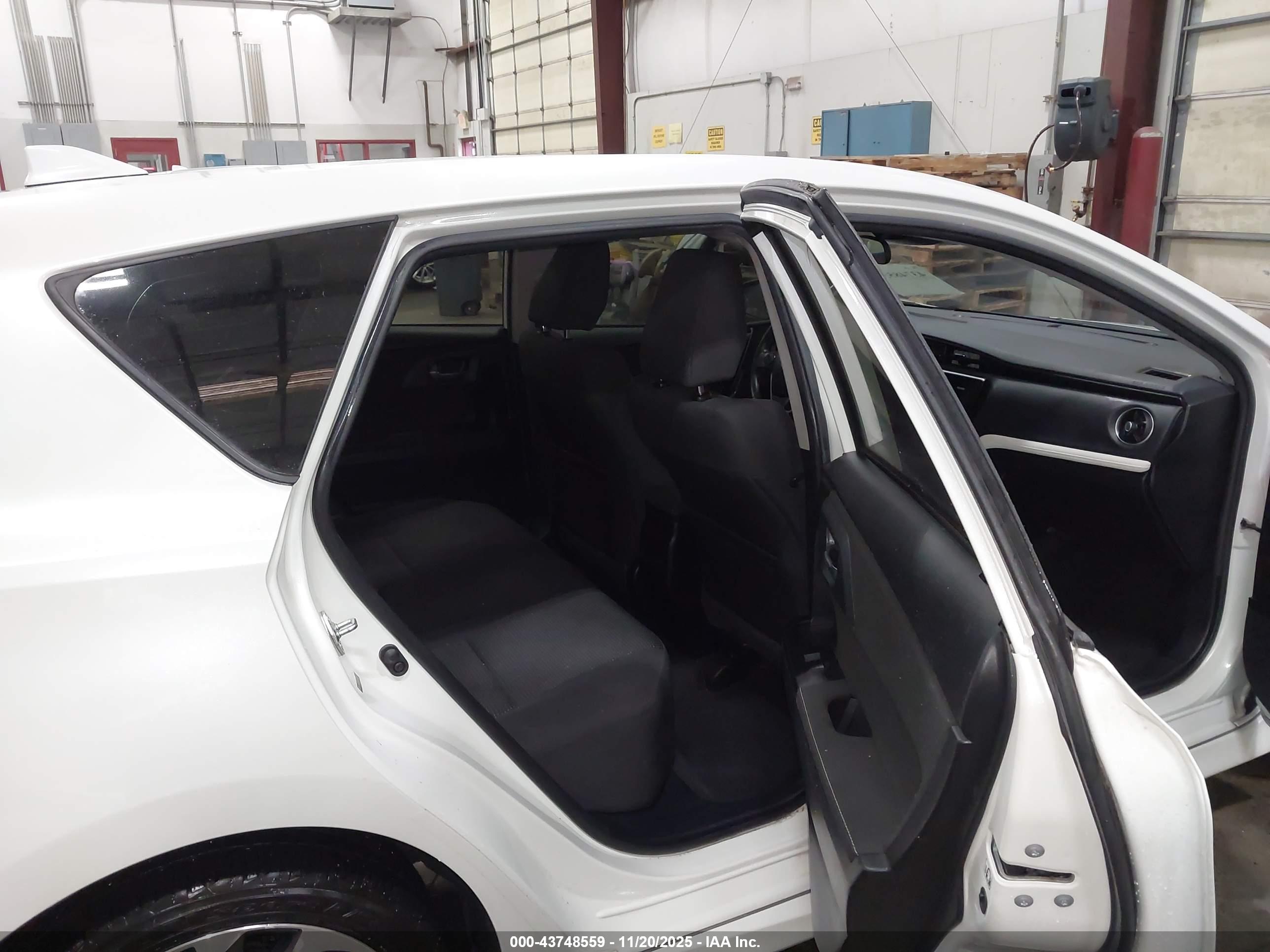TOYOTA COROLLA image 8