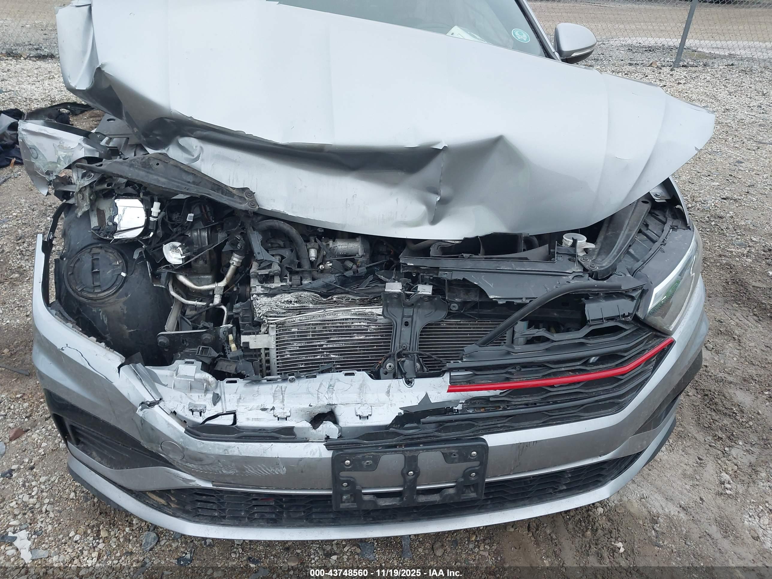 VOLKSWAGEN JETTA image 6
