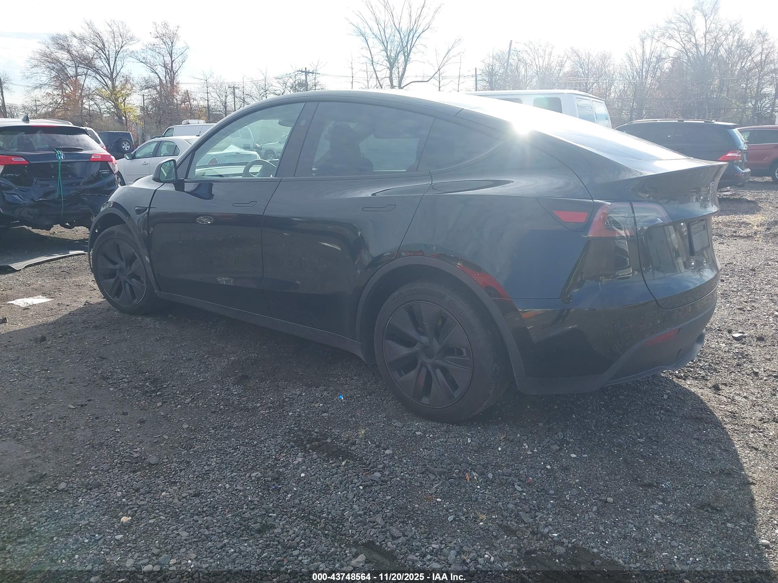 TESLA MODEL image 3
