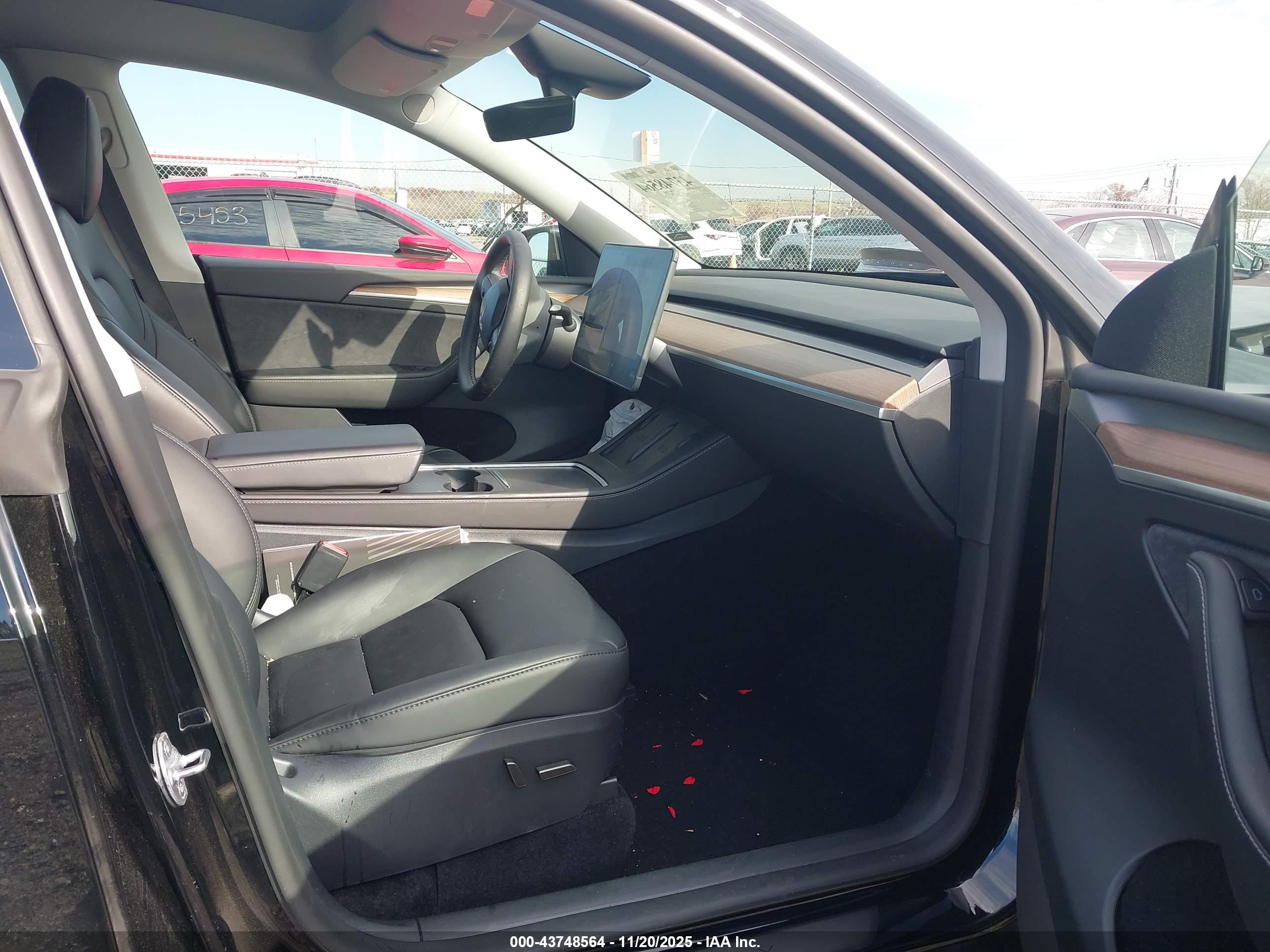 TESLA MODEL image 5