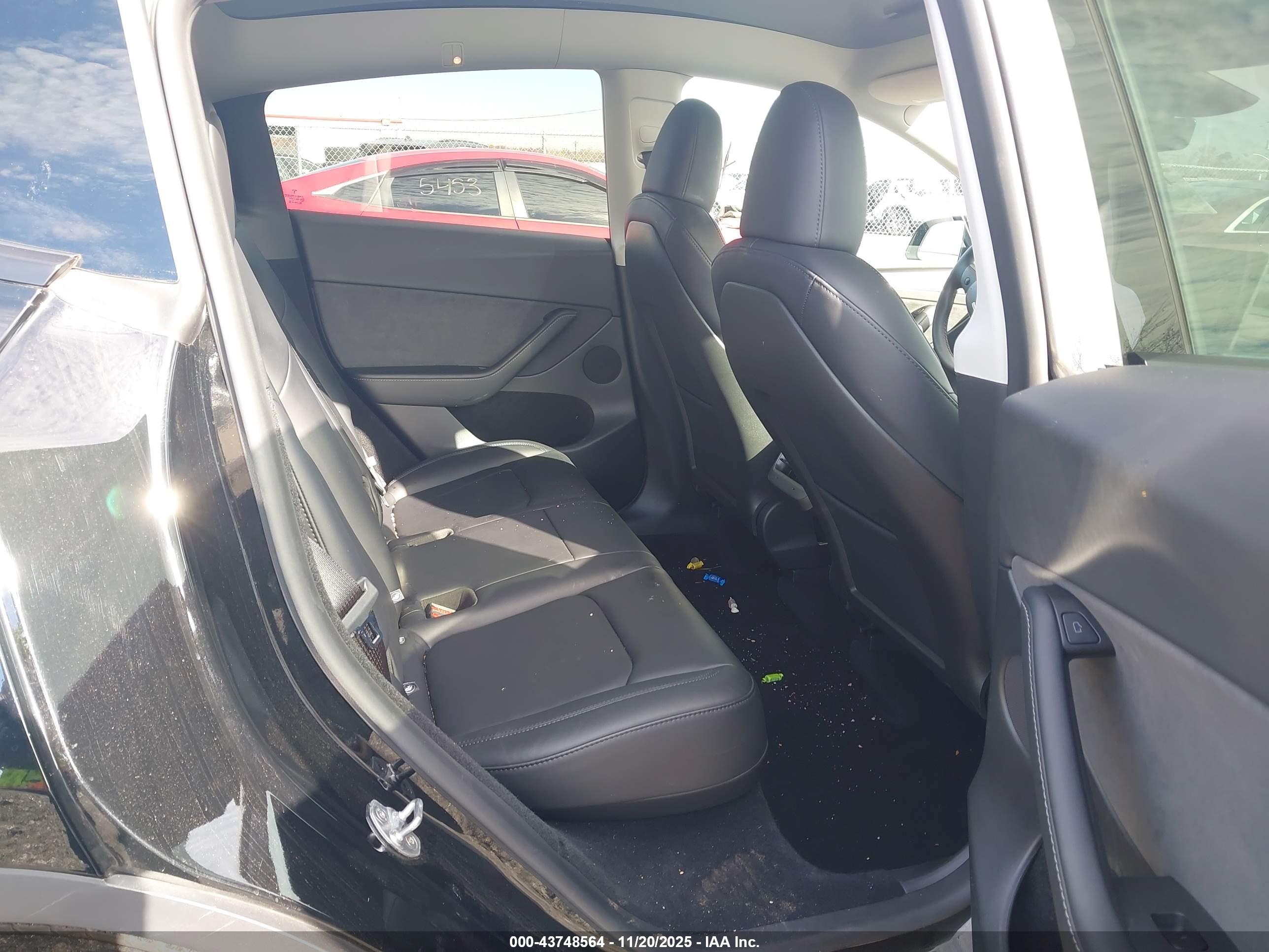 TESLA MODEL image 8