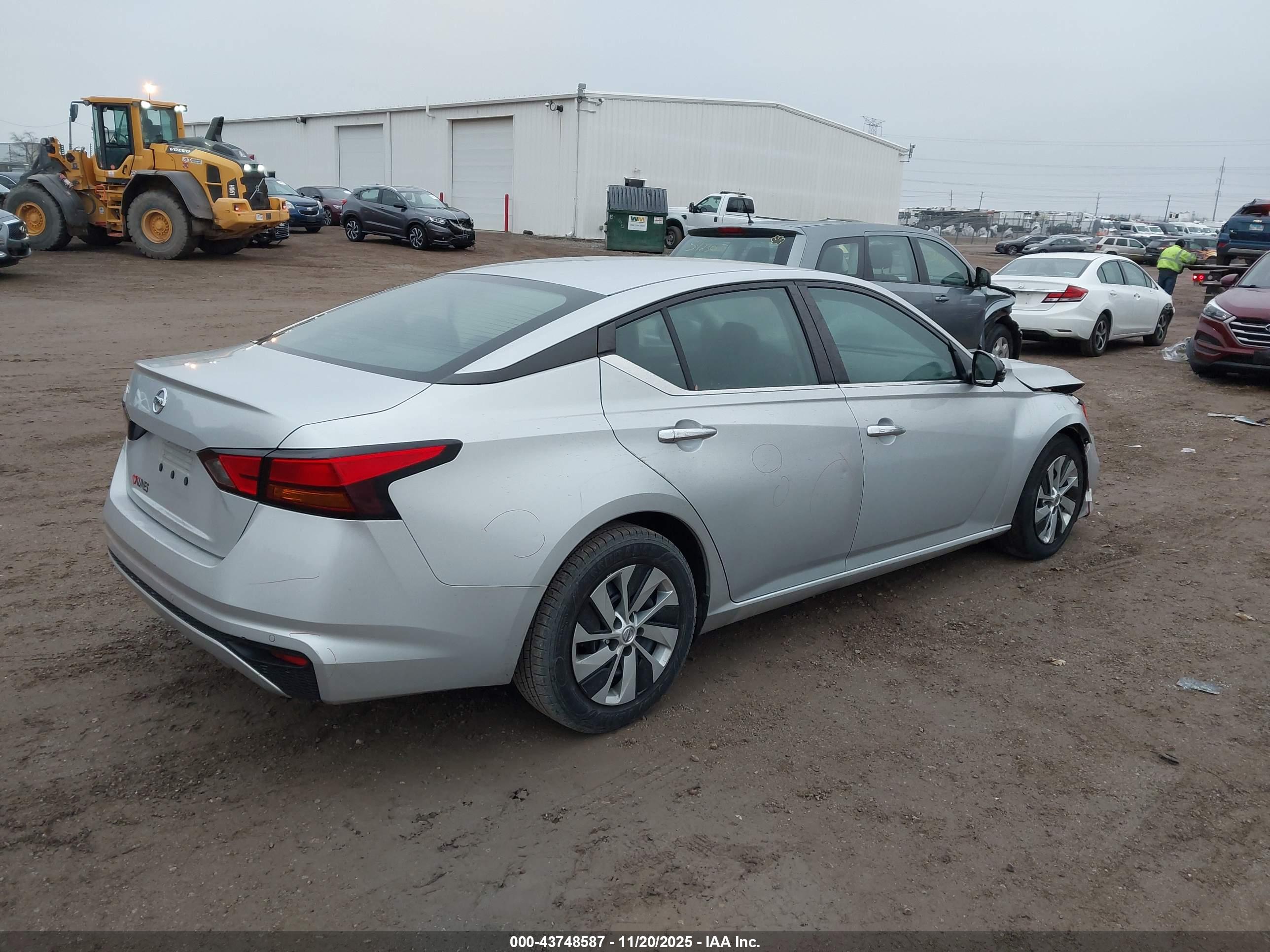 NISSAN ALTIMA image 4