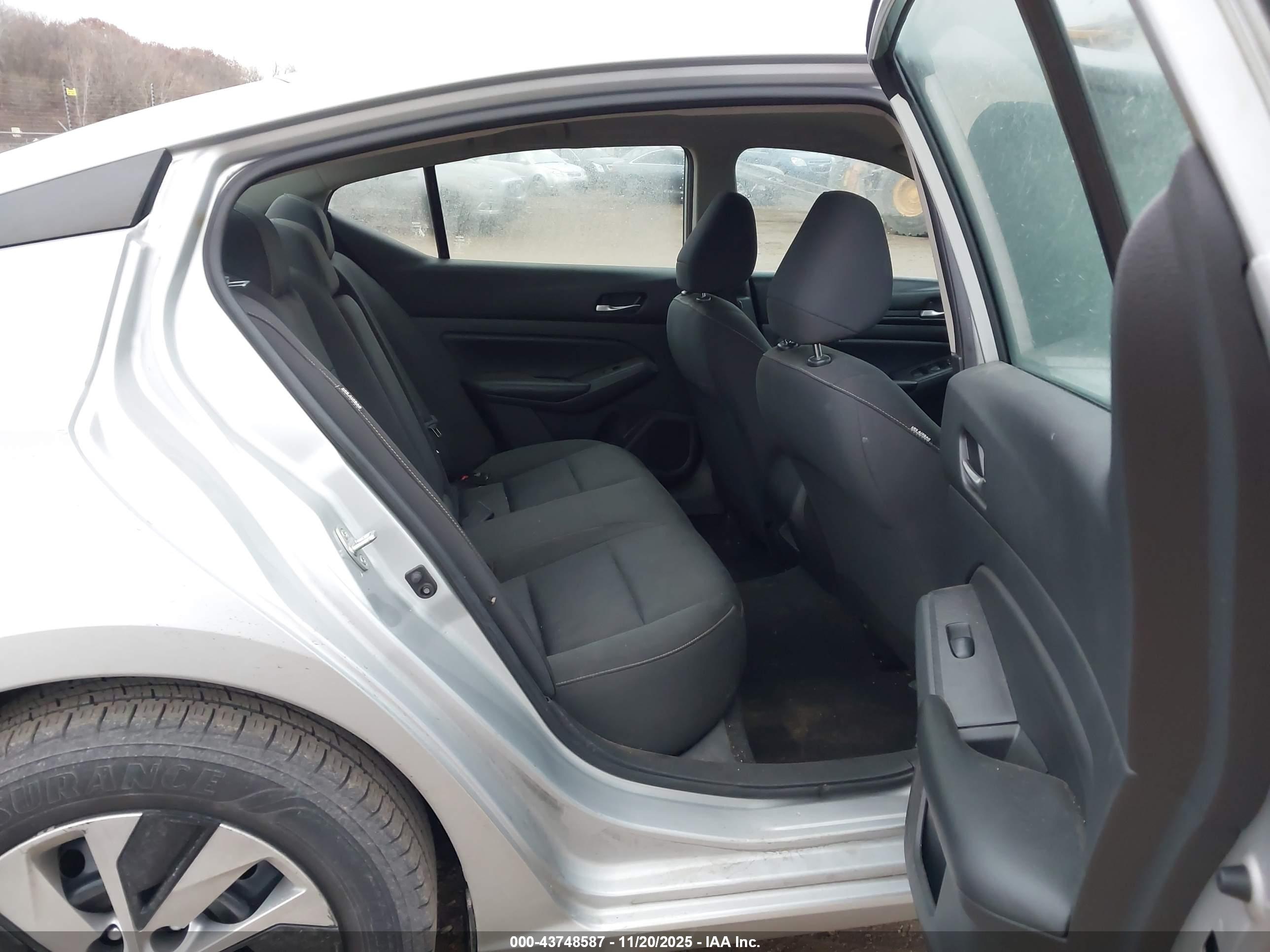 NISSAN ALTIMA image 8