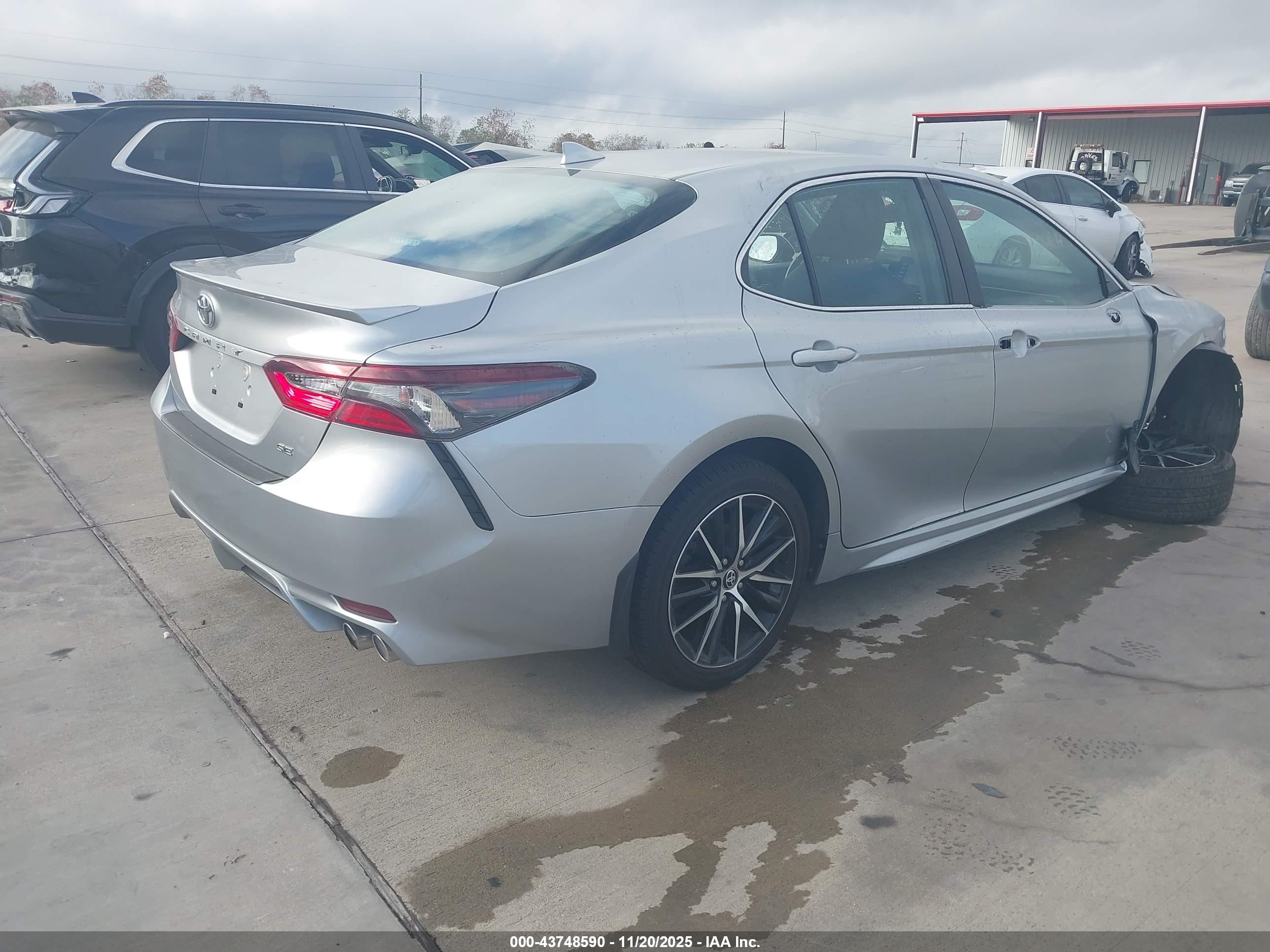 TOYOTA CAMRY image 4