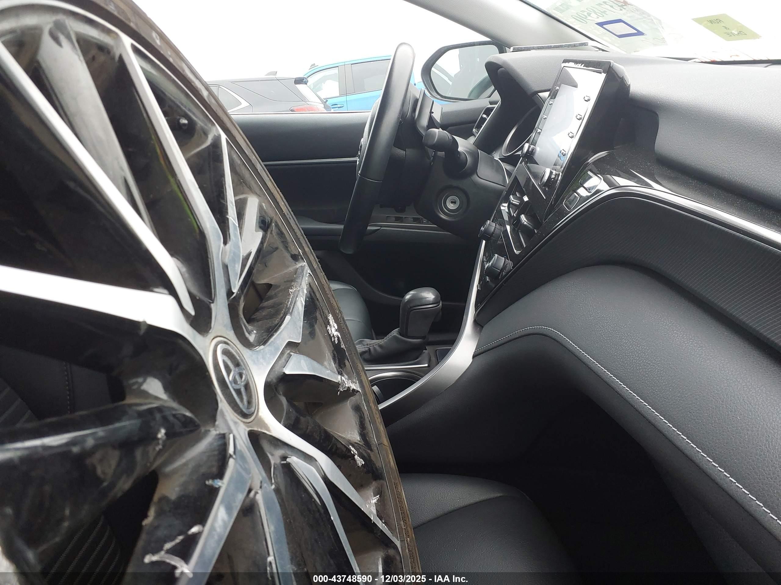 TOYOTA CAMRY image 5