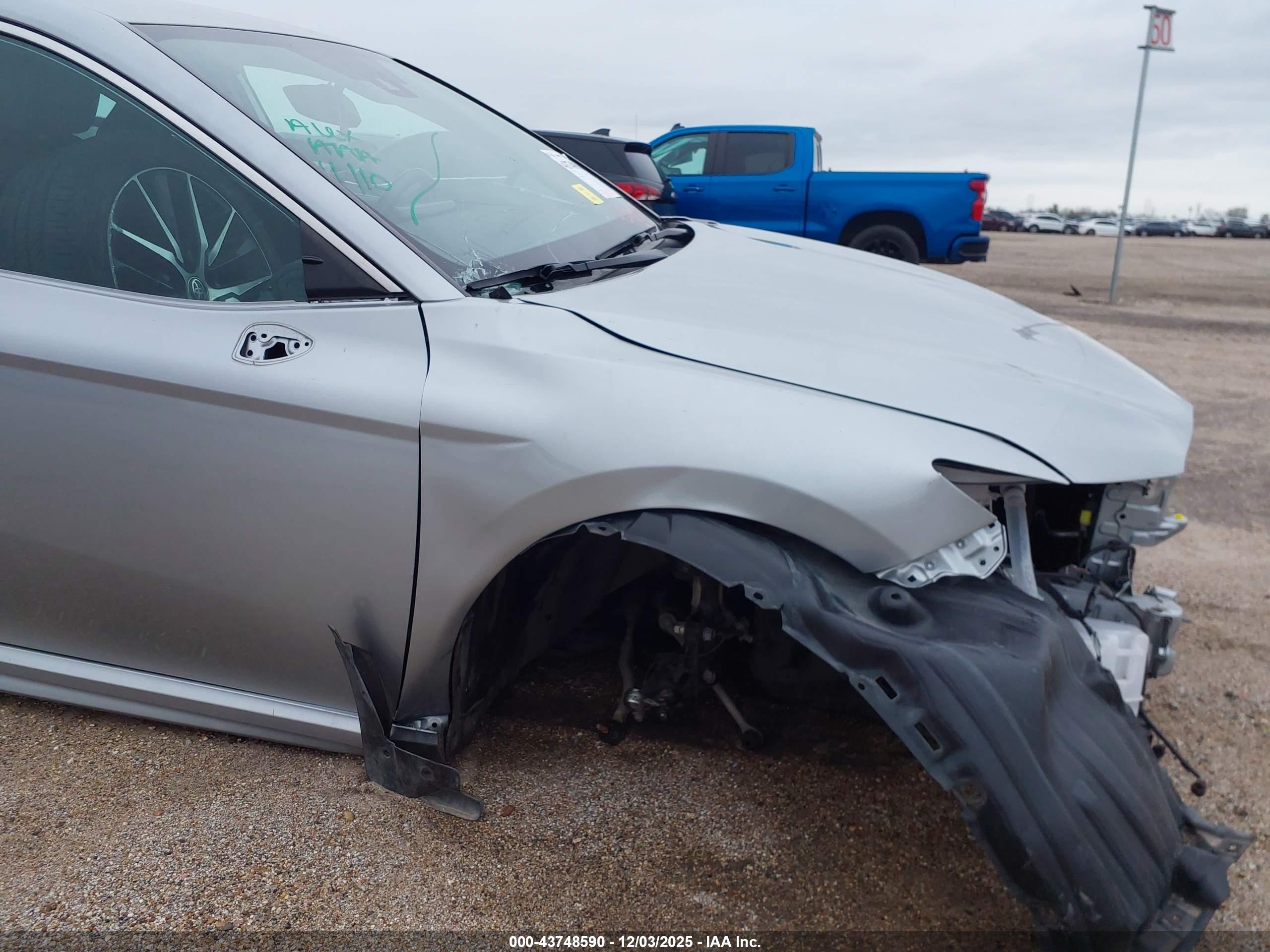 TOYOTA CAMRY image 6