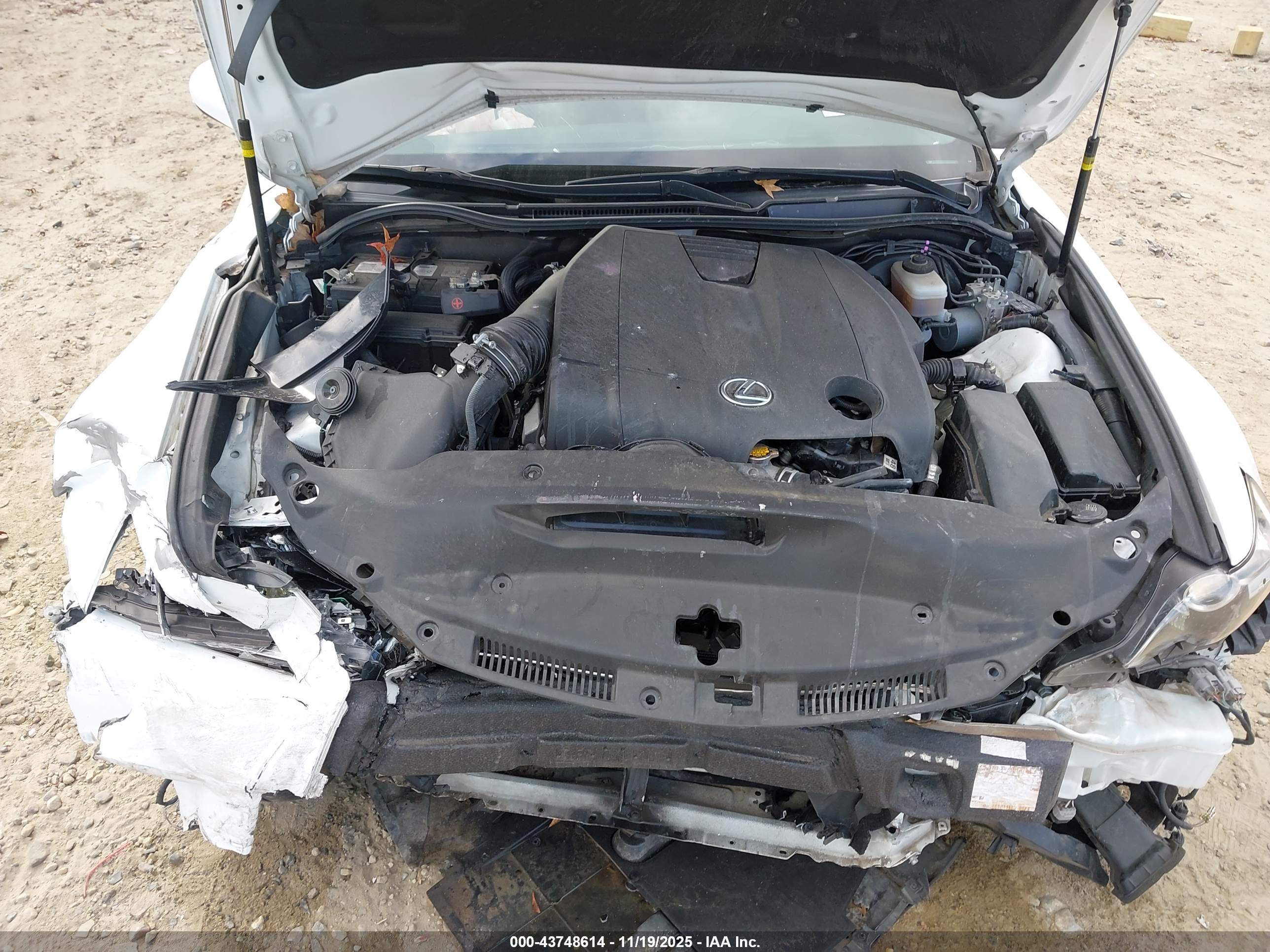 LEXUS IS image 10
