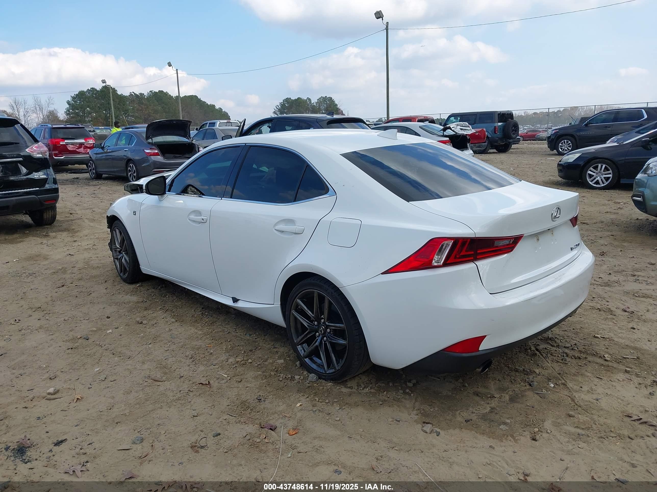 LEXUS IS image 3