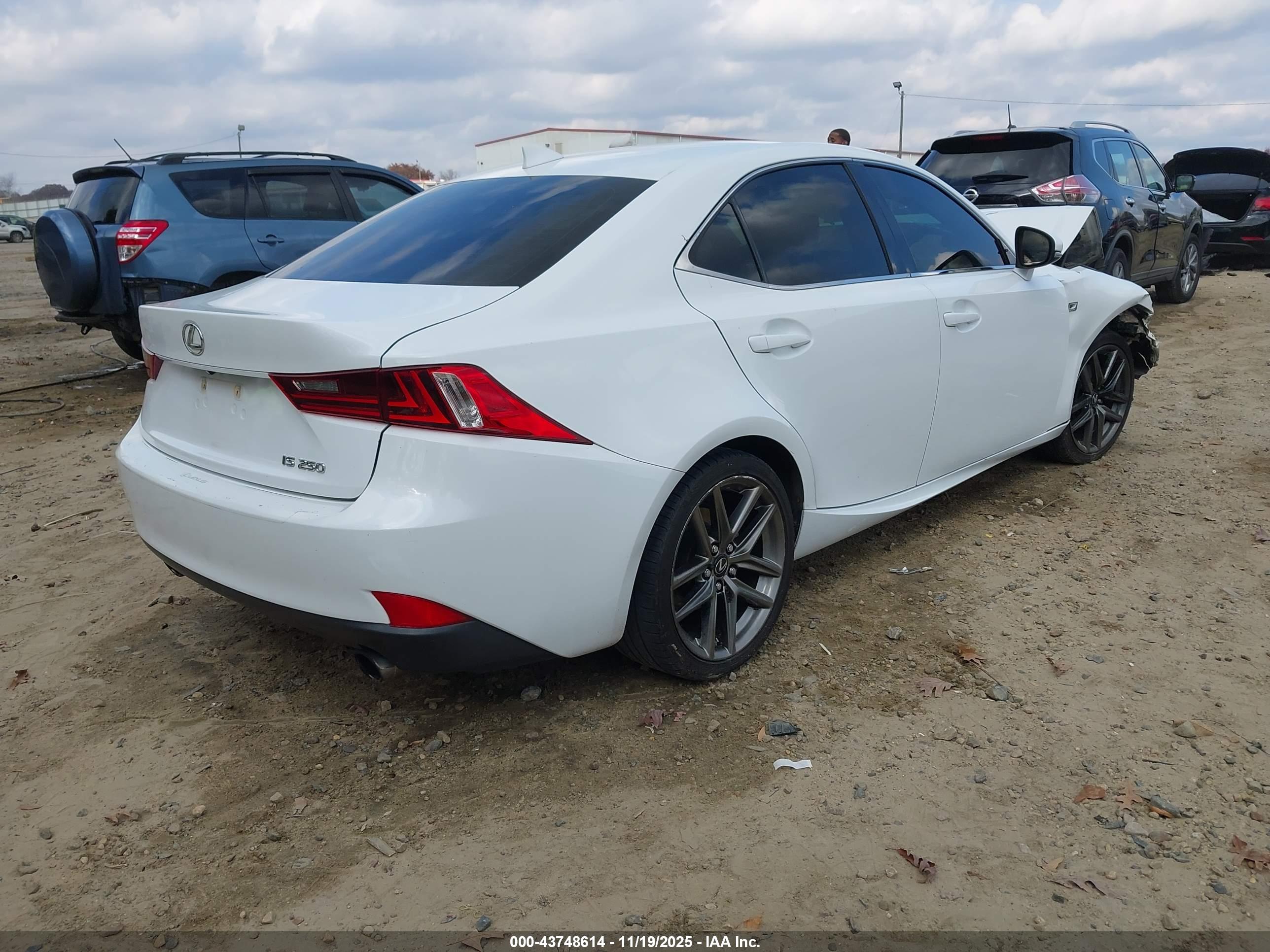 LEXUS IS image 4
