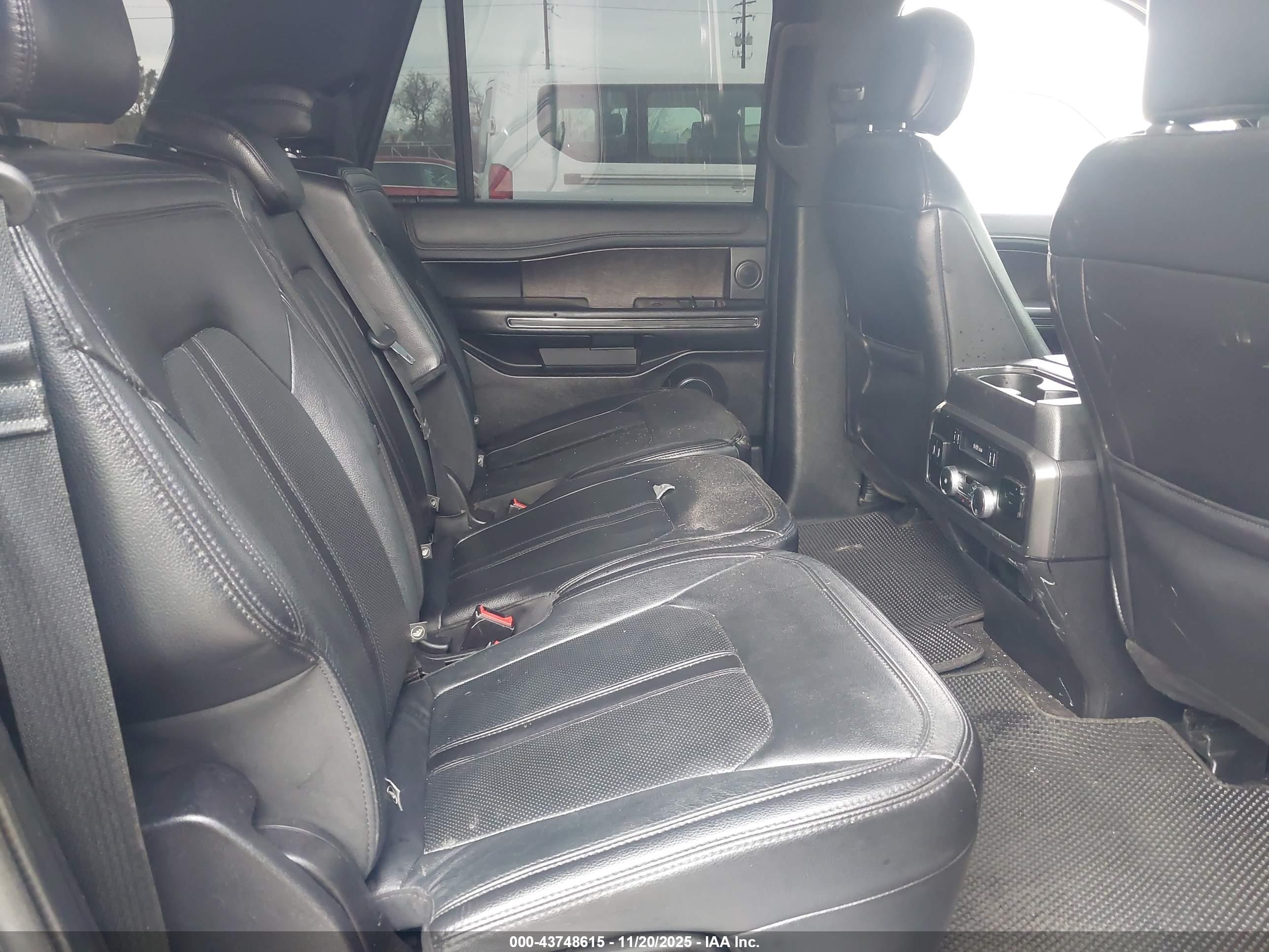 FORD EXPEDITION image 8
