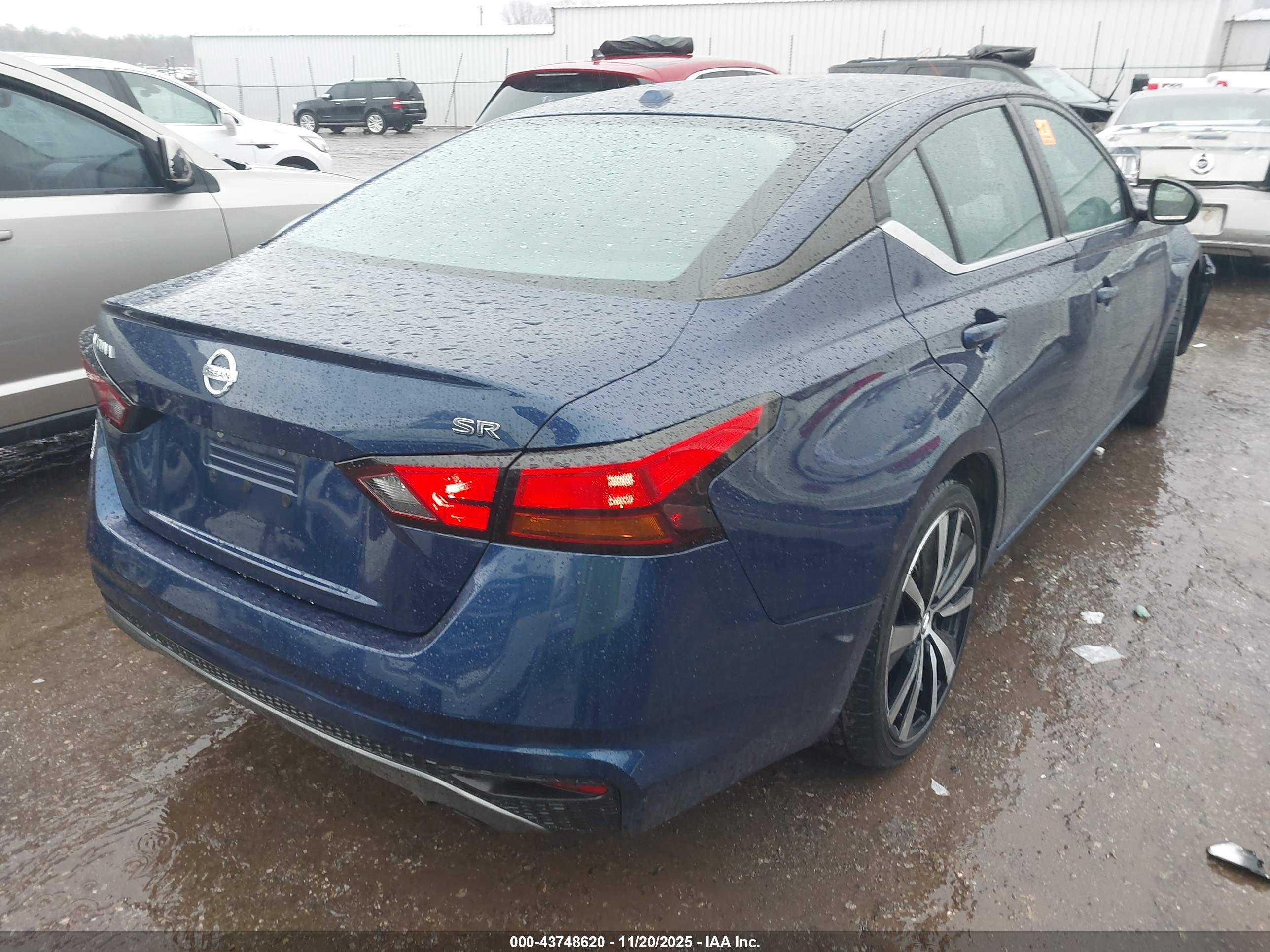 NISSAN ALTIMA image 4