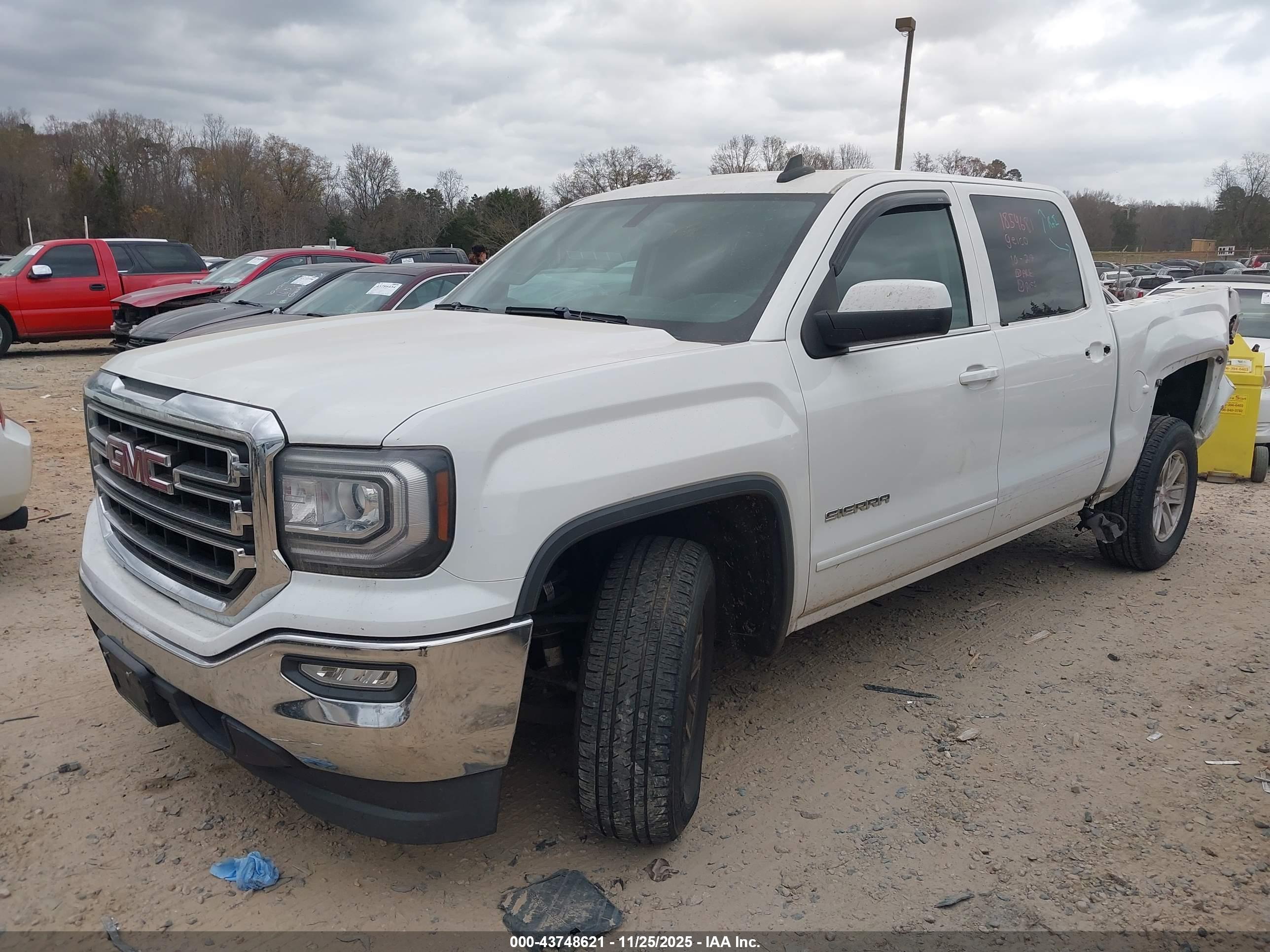 GMC SIERRA image 2